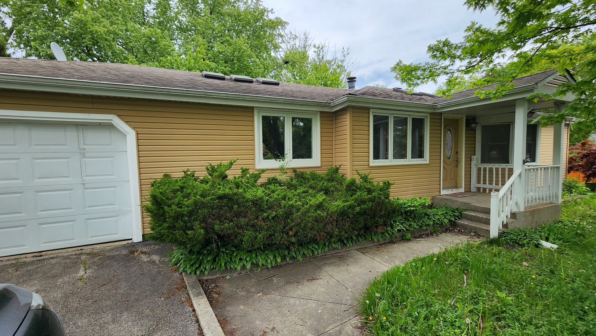20831 N Maple Court, Deerfield, IL