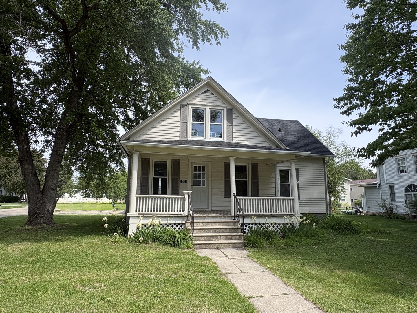302 Oak Street, Earlville, IL