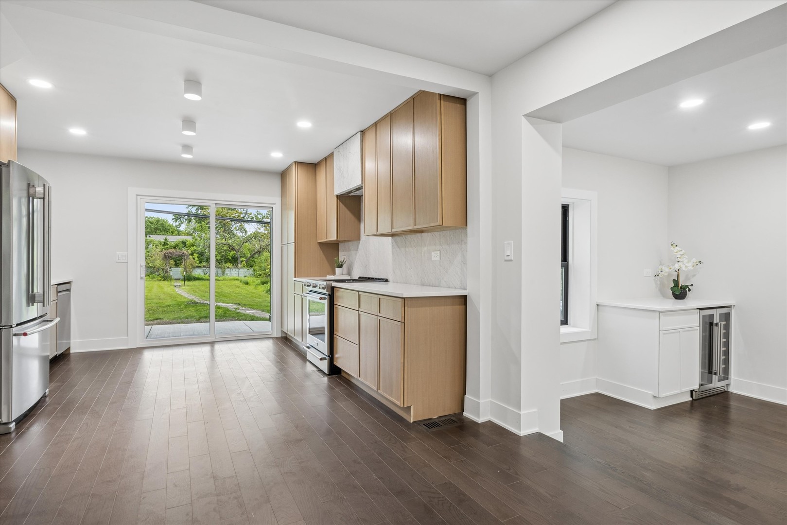 33 Chestnut Avenue, Clarendon Hills, IL
