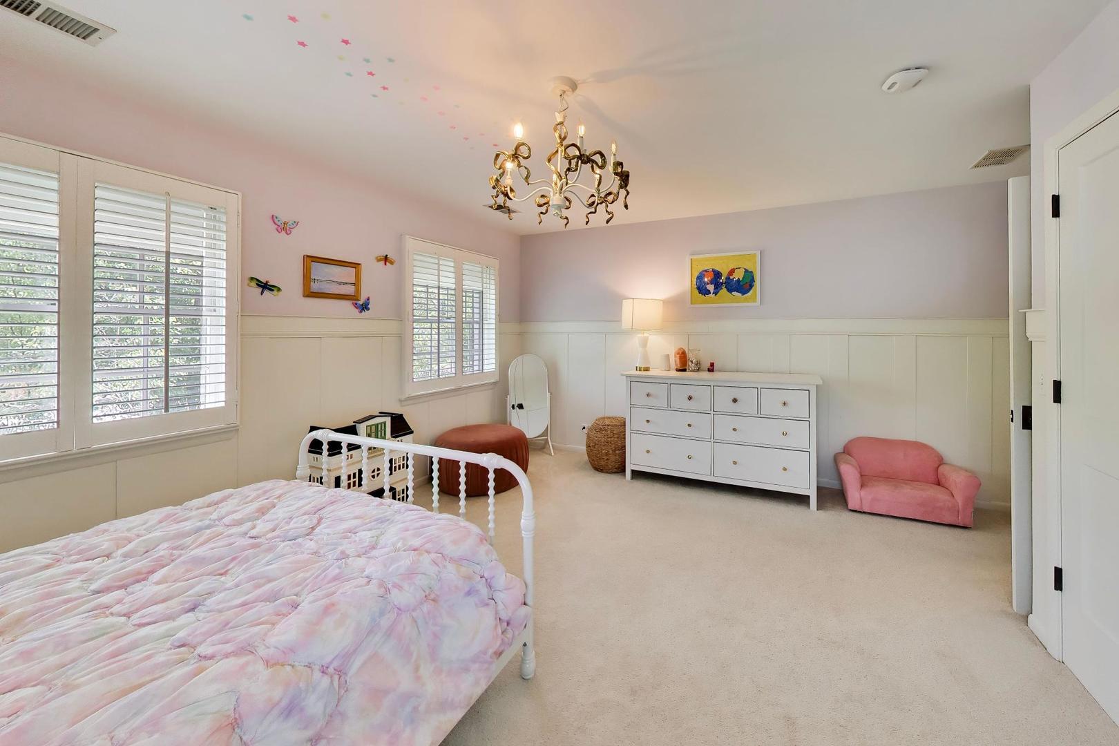 5340 Wolf Road, Western Springs, IL