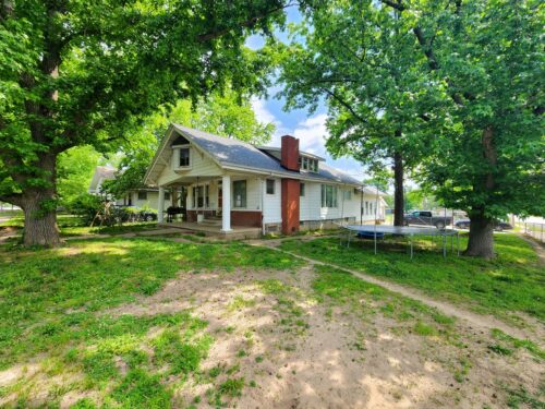 214 S Bush Avenue, Hurst, IL