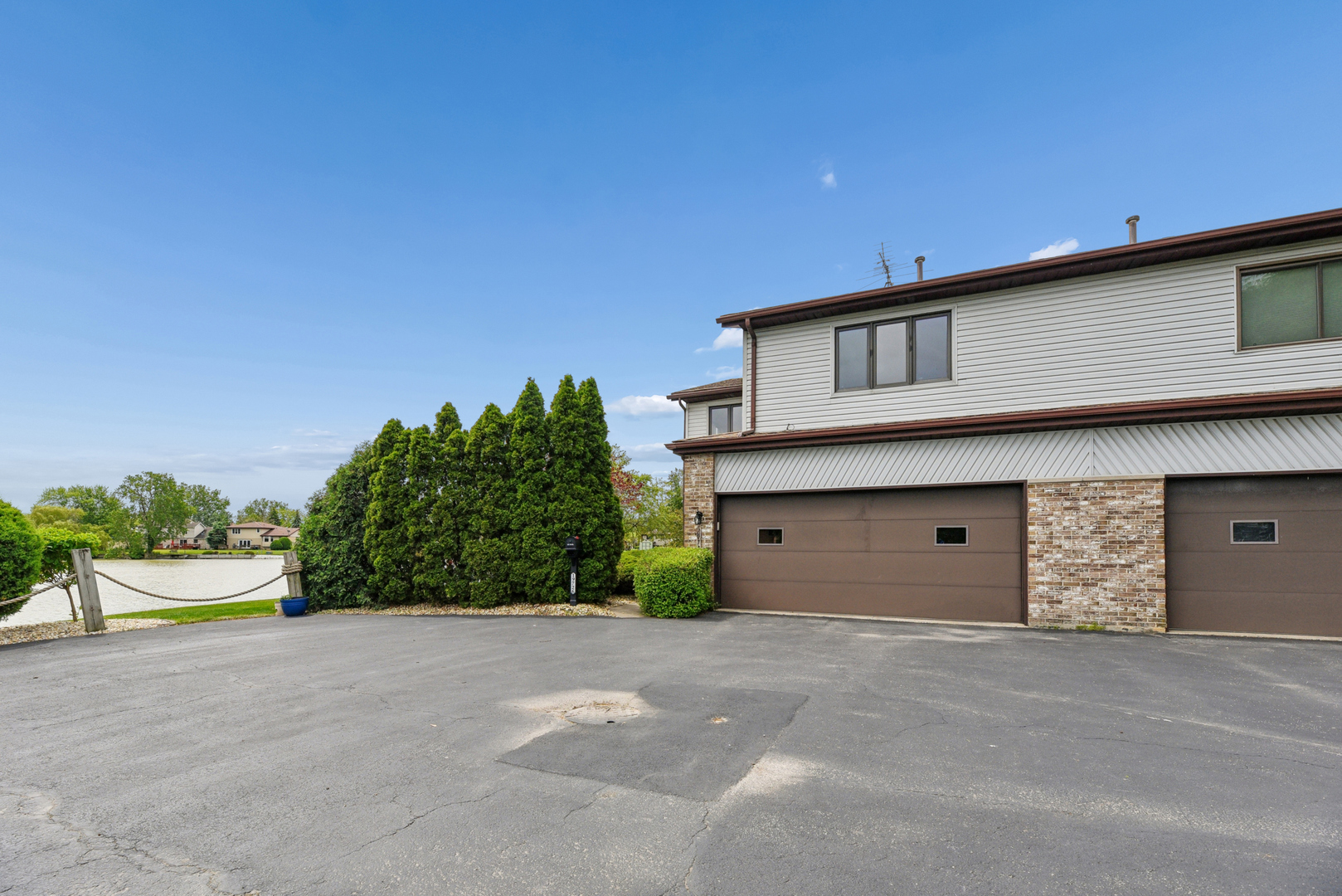 19726 Lake Shore Drive Court, Lynwood, IL