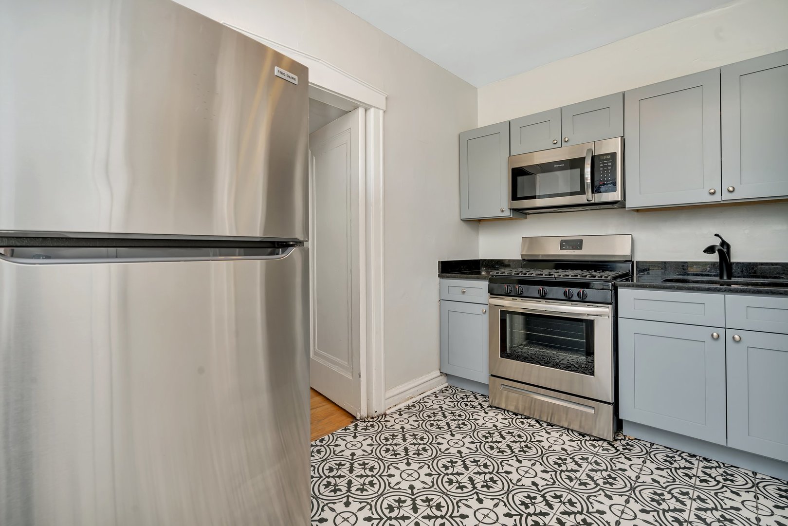 317 W Calendar Avenue #1A, La Grange, IL