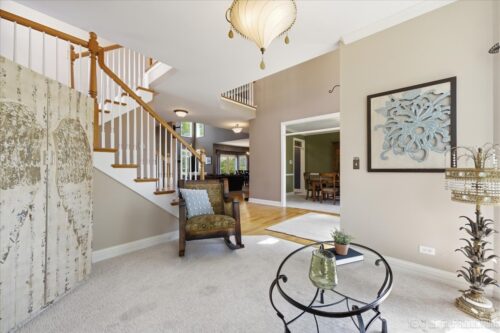729 W Thornwood Drive, South Elgin, IL