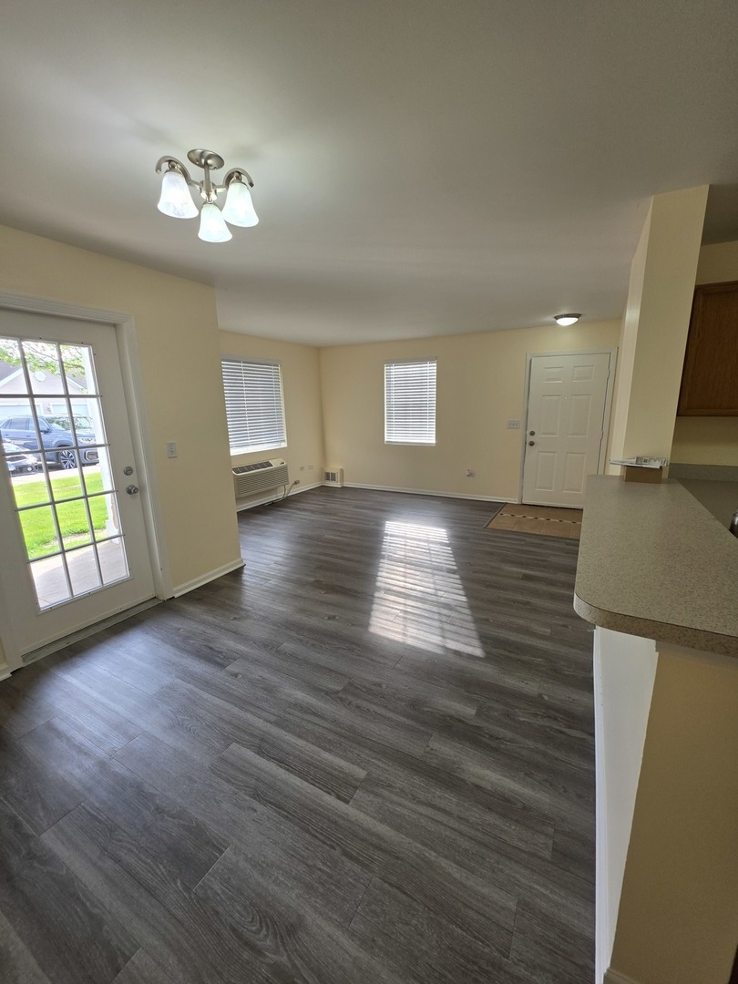 101 Silverstone Drive #101, Carpentersville, IL