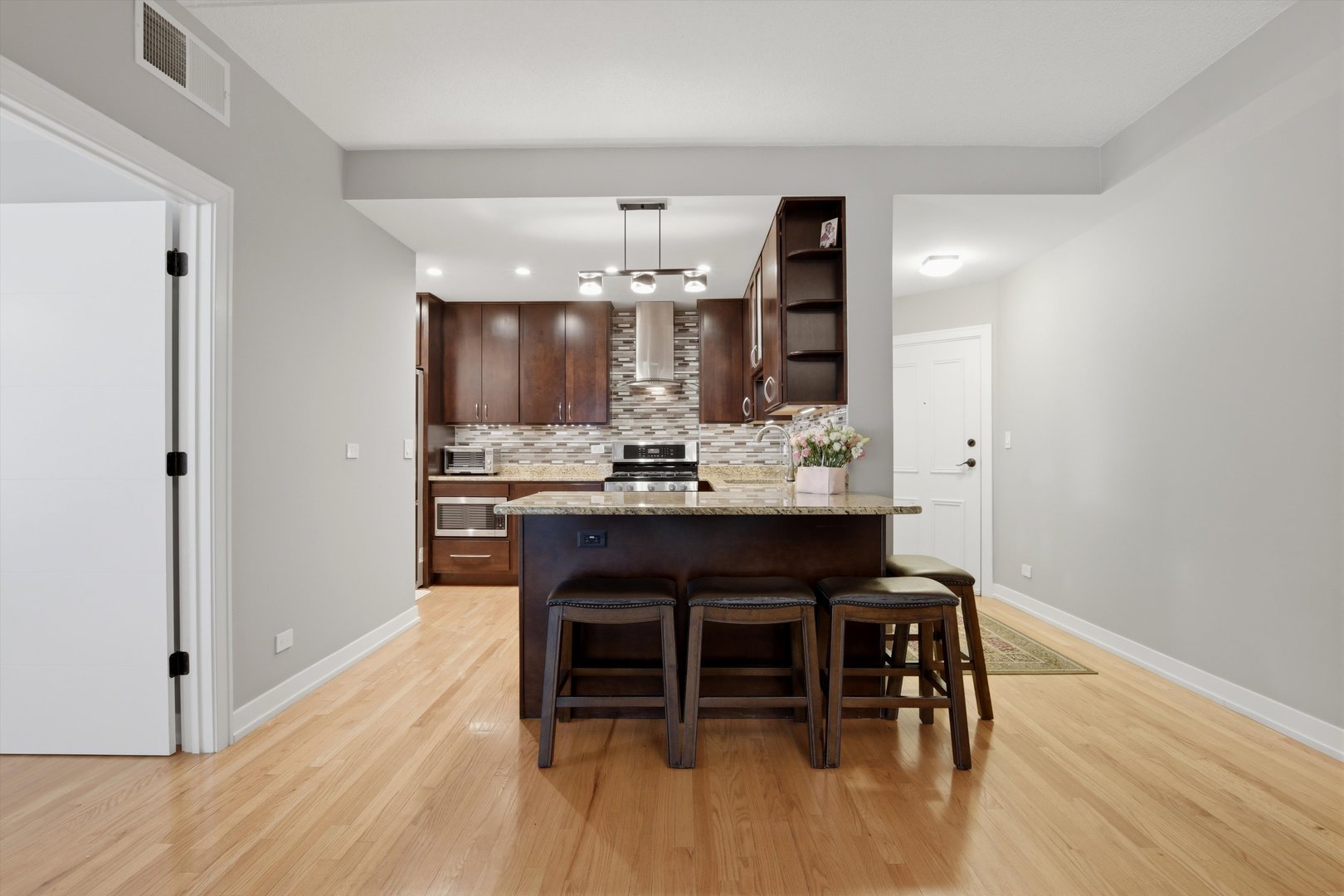 7420 W LAWRENCE Avenue #202, Harwood Heights, IL