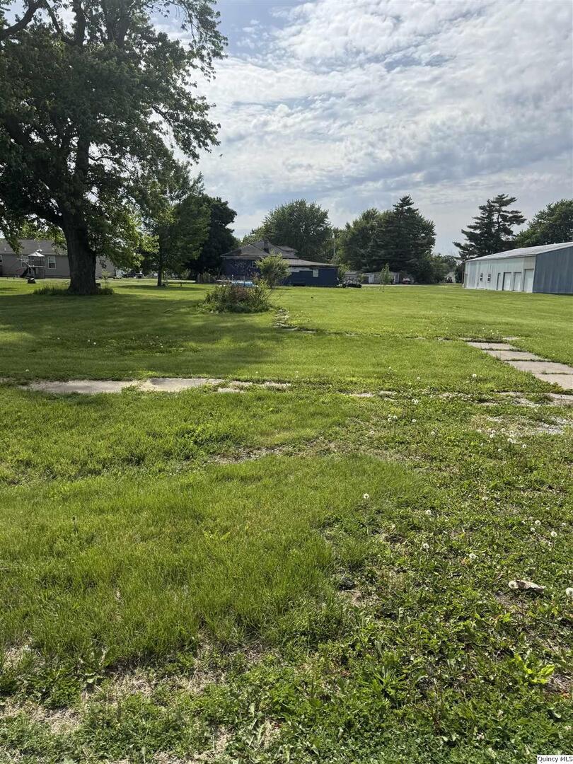 207 S Elm, Bowen, IL