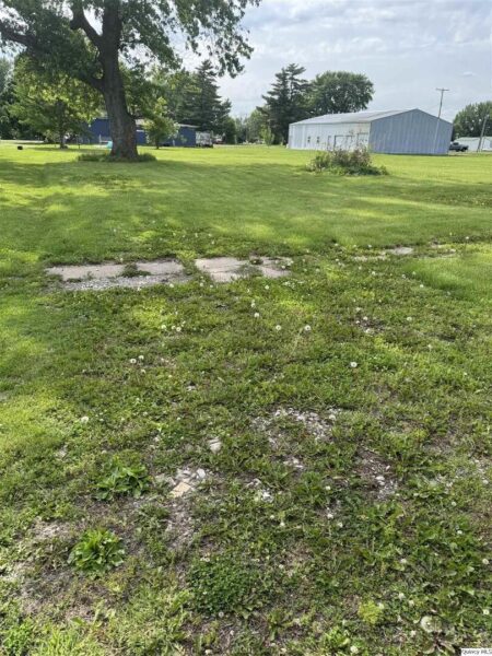207 S Elm, Bowen, IL