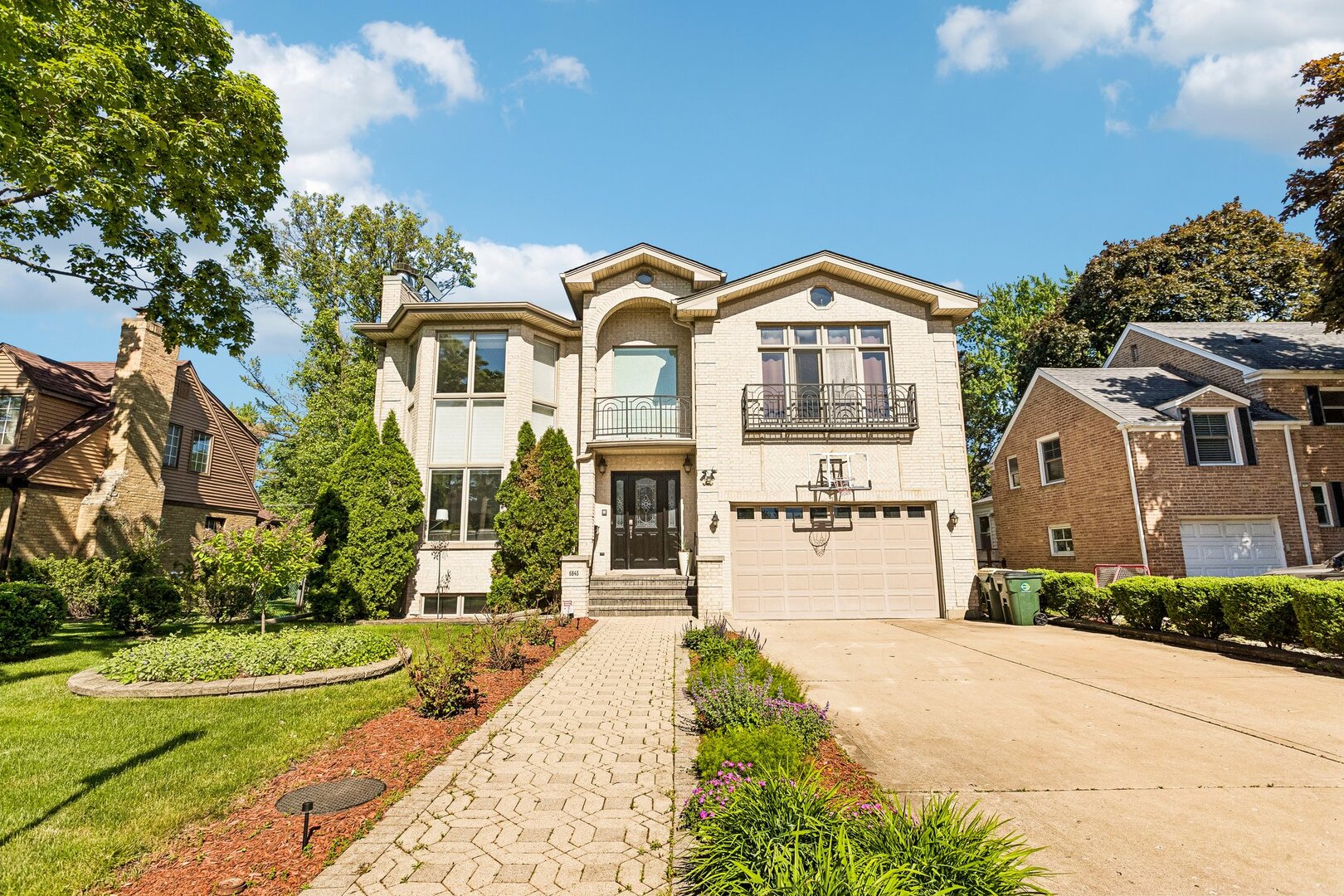 6843 N Kilpatrick Avenue, Lincolnwood, IL