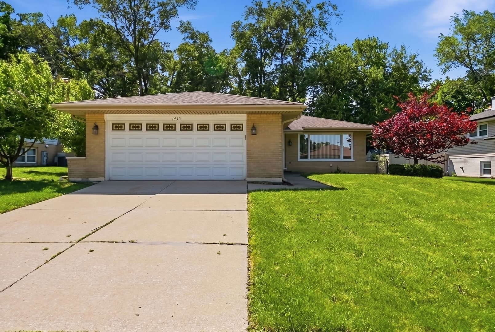 1432 SCHRAMM Drive, Westmont, IL