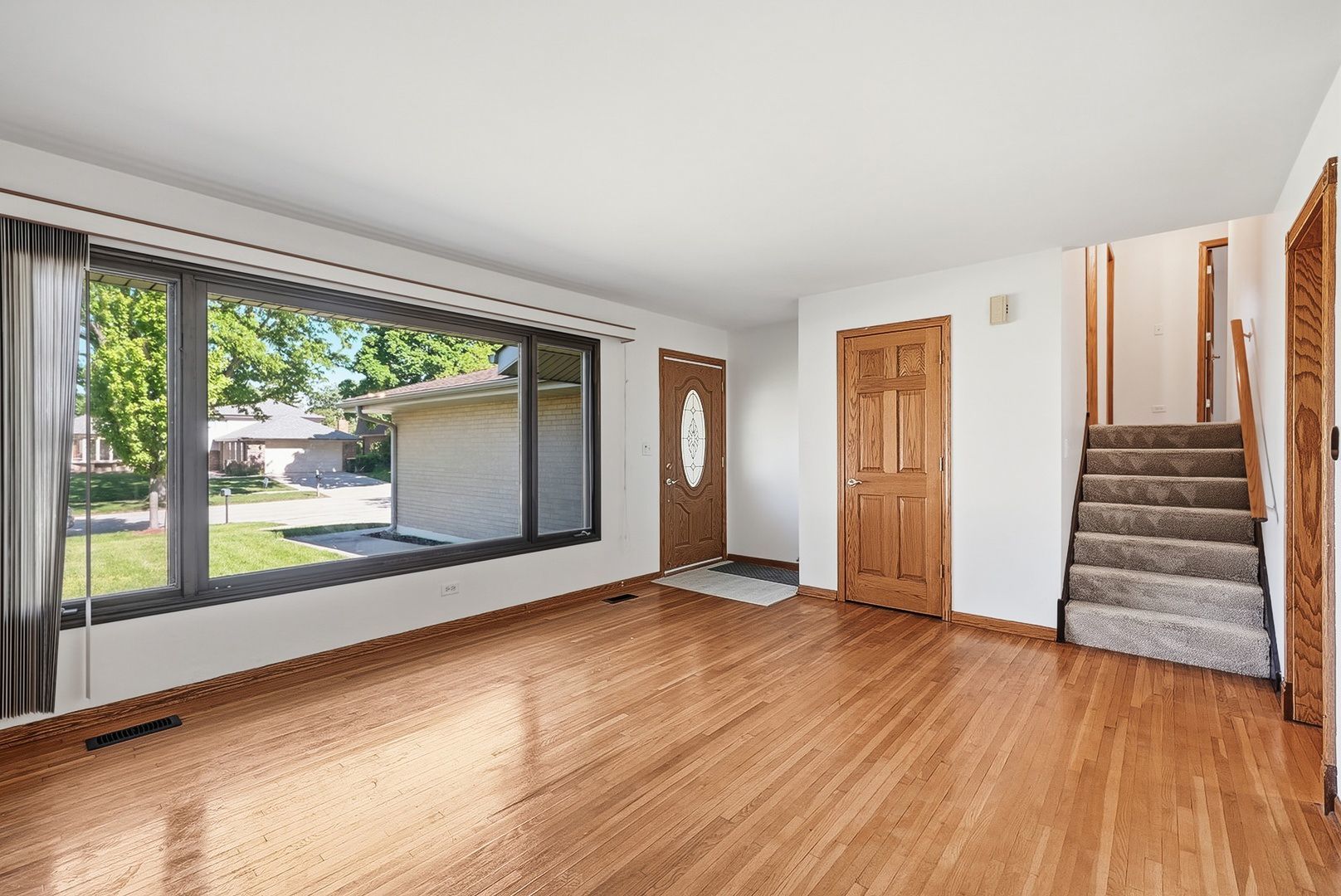 1432 SCHRAMM Drive, Westmont, IL