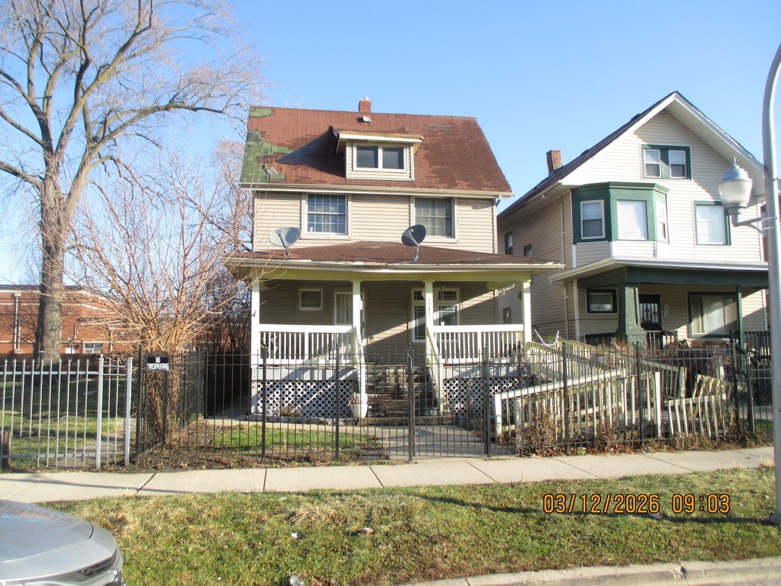5242 W Monroe Street, Chicago, IL