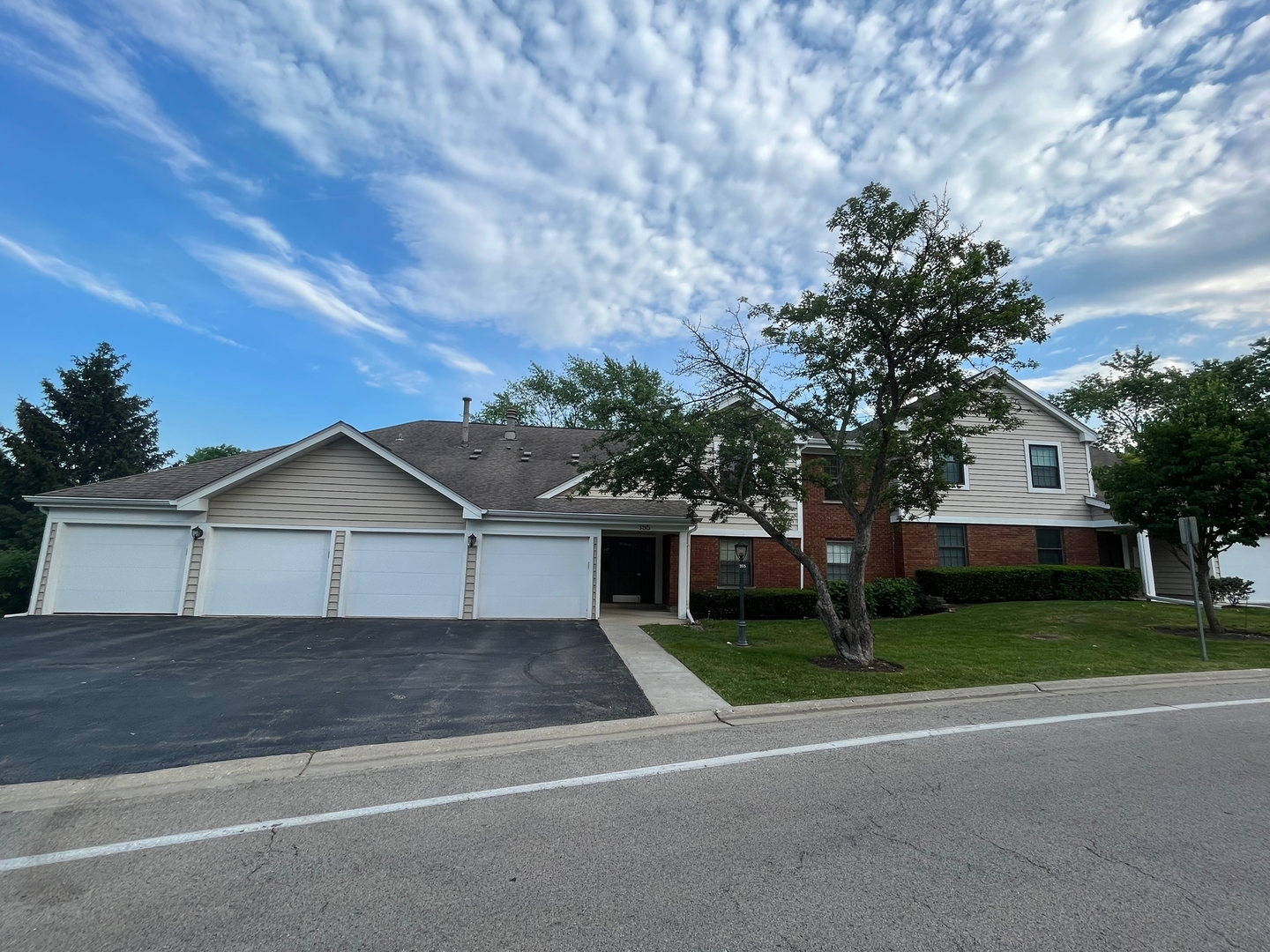 355 Lambert Drive #B2, Schaumburg, IL
