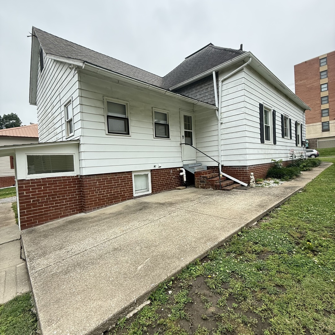 410 E Locust Street, Harrisburg, IL