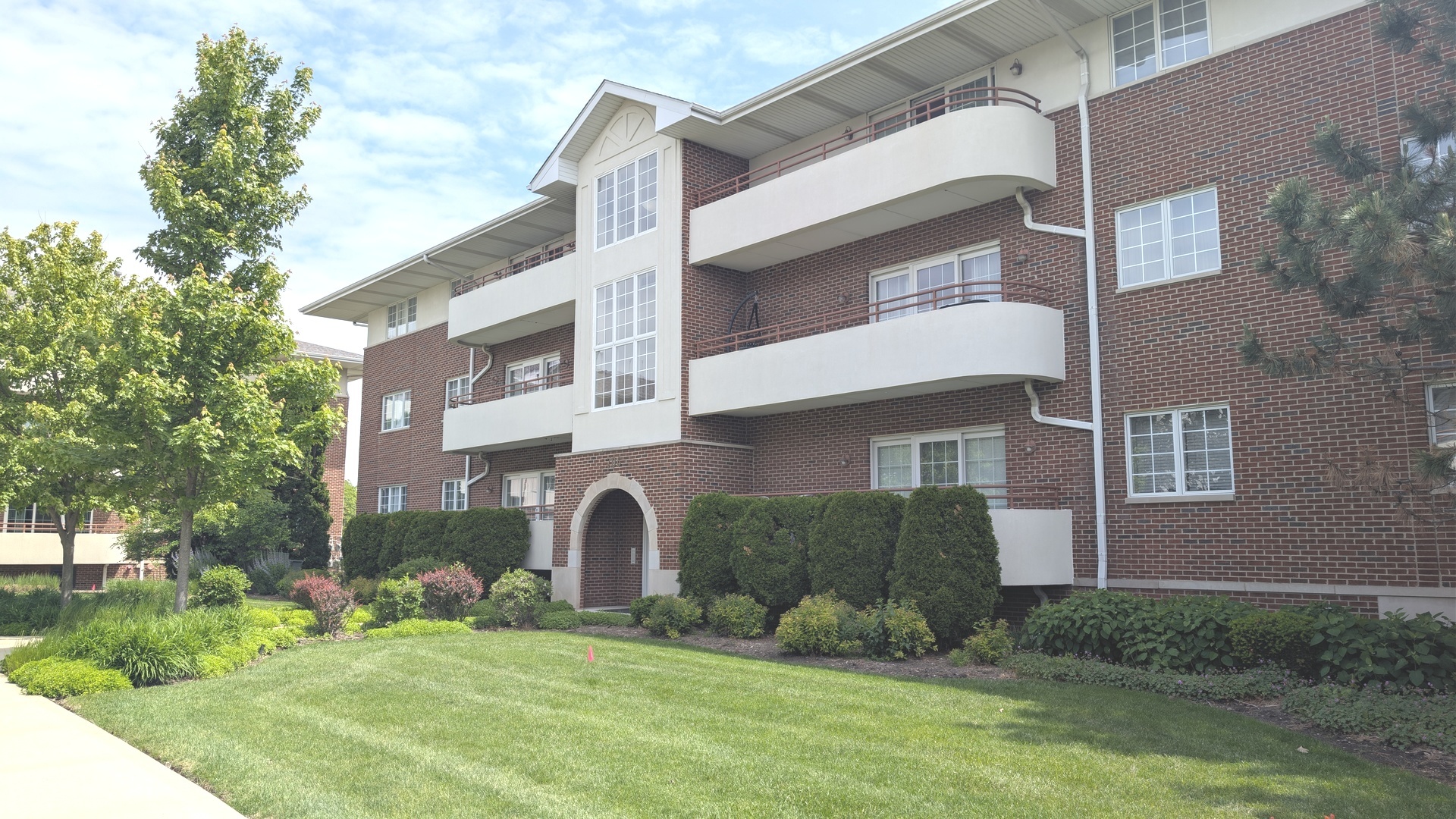 706 63rd Street #202, Westmont, IL