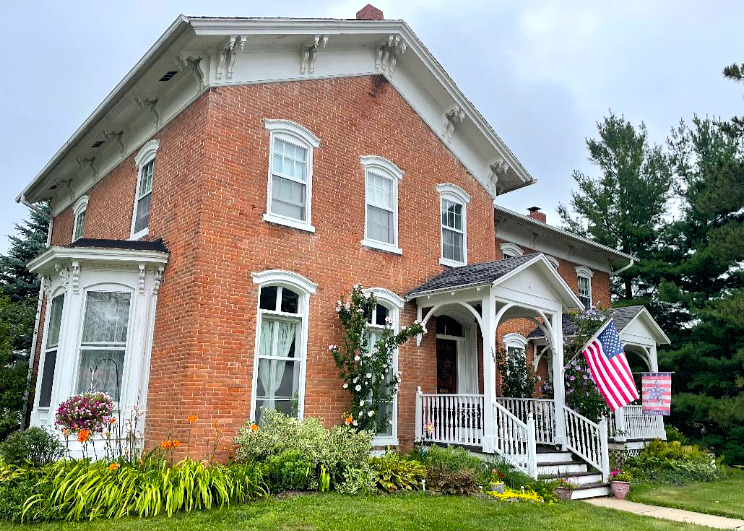 304 E Broadway, Mt. Carroll, IL