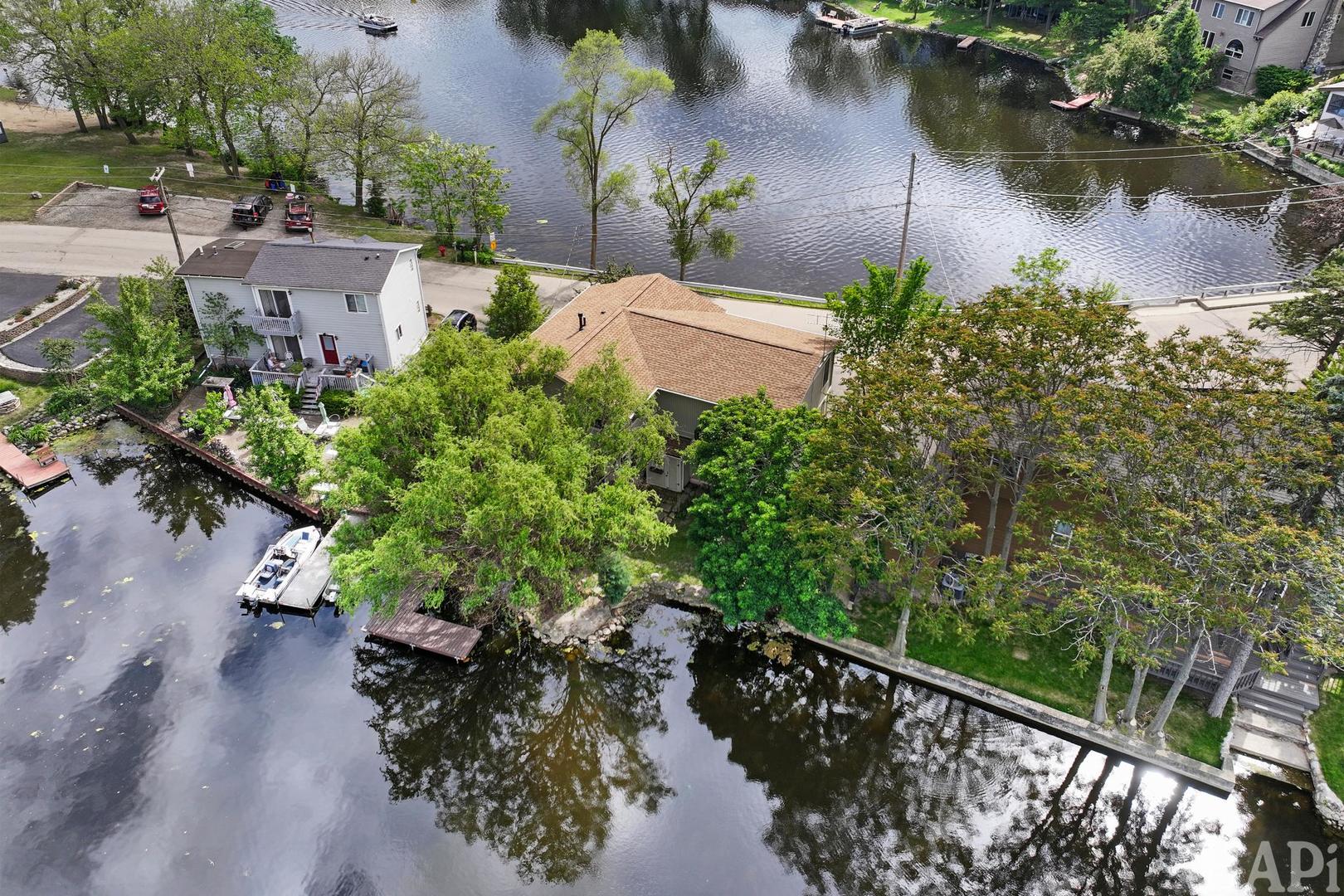 212 Island Drive, Island Lake, IL