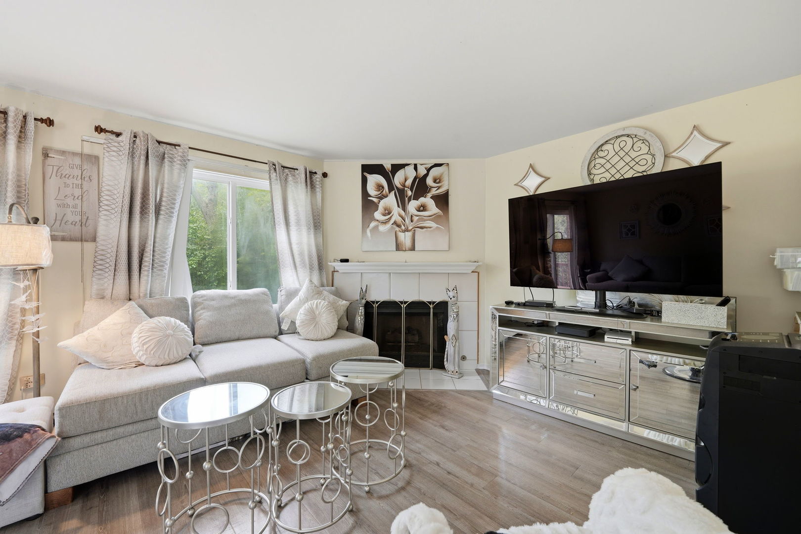 8220 Daniel Drive, Justice, IL