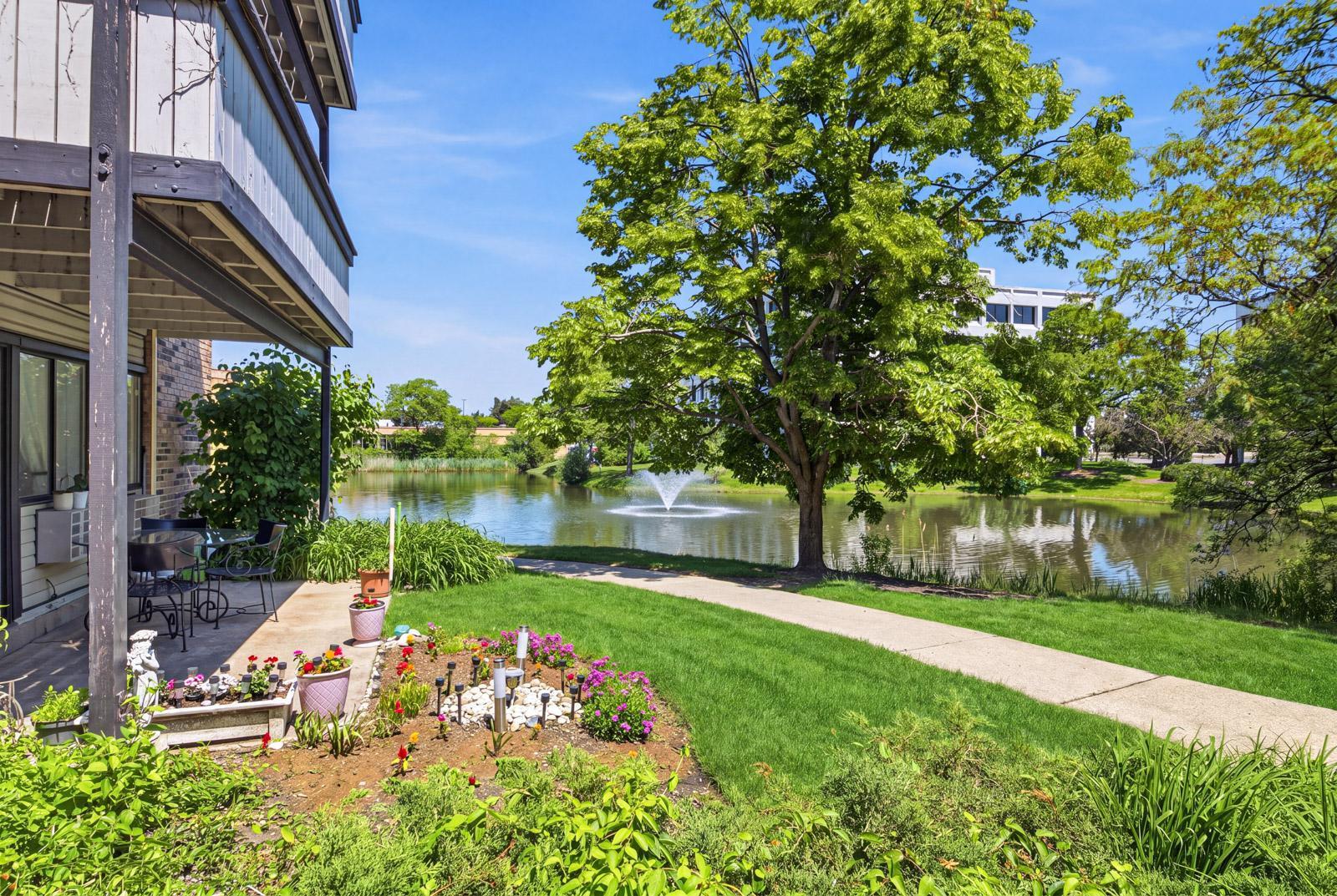 1813 Hemlock Place #110, Schaumburg, IL