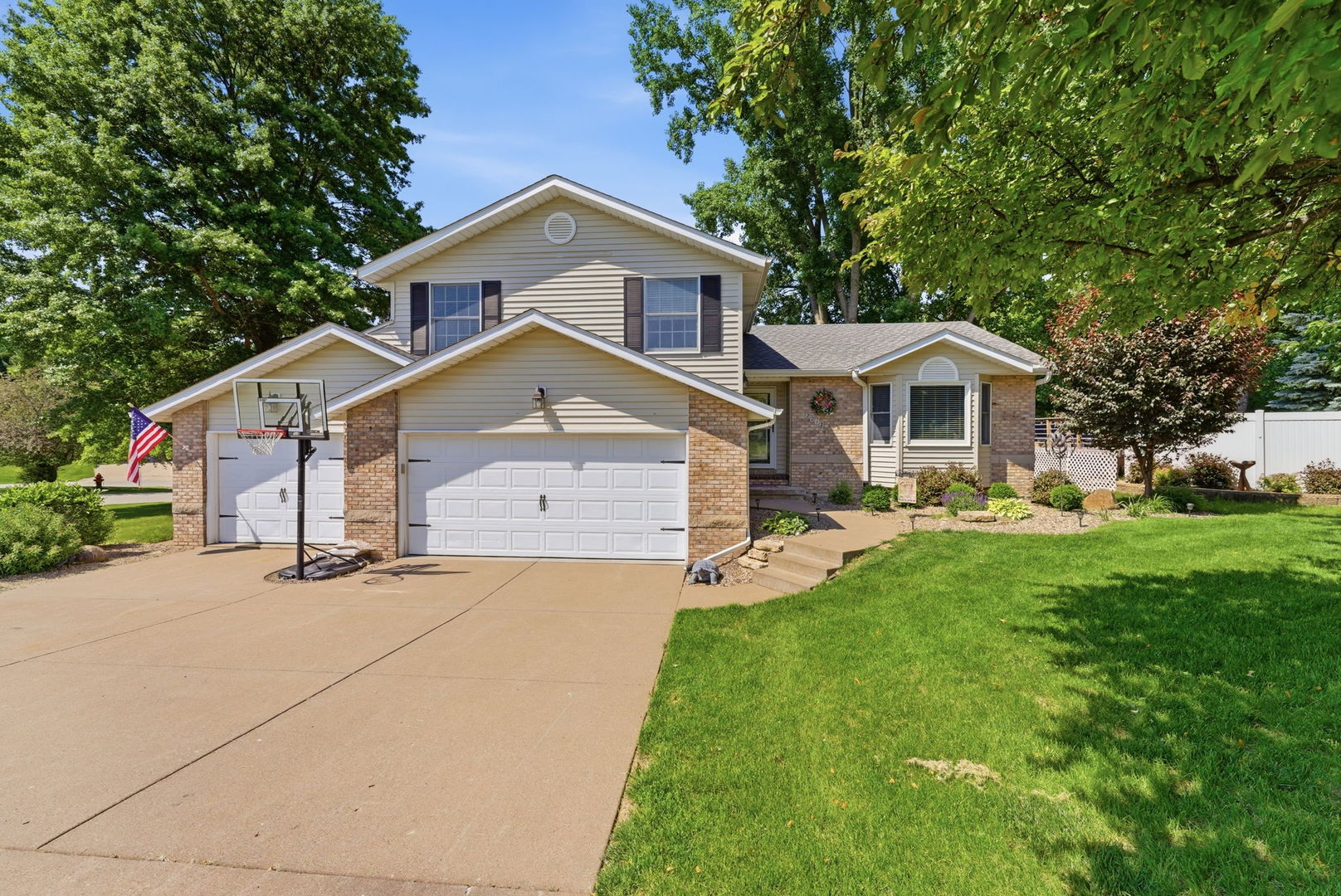 2212 Parkway Drive, Port Byron, IL