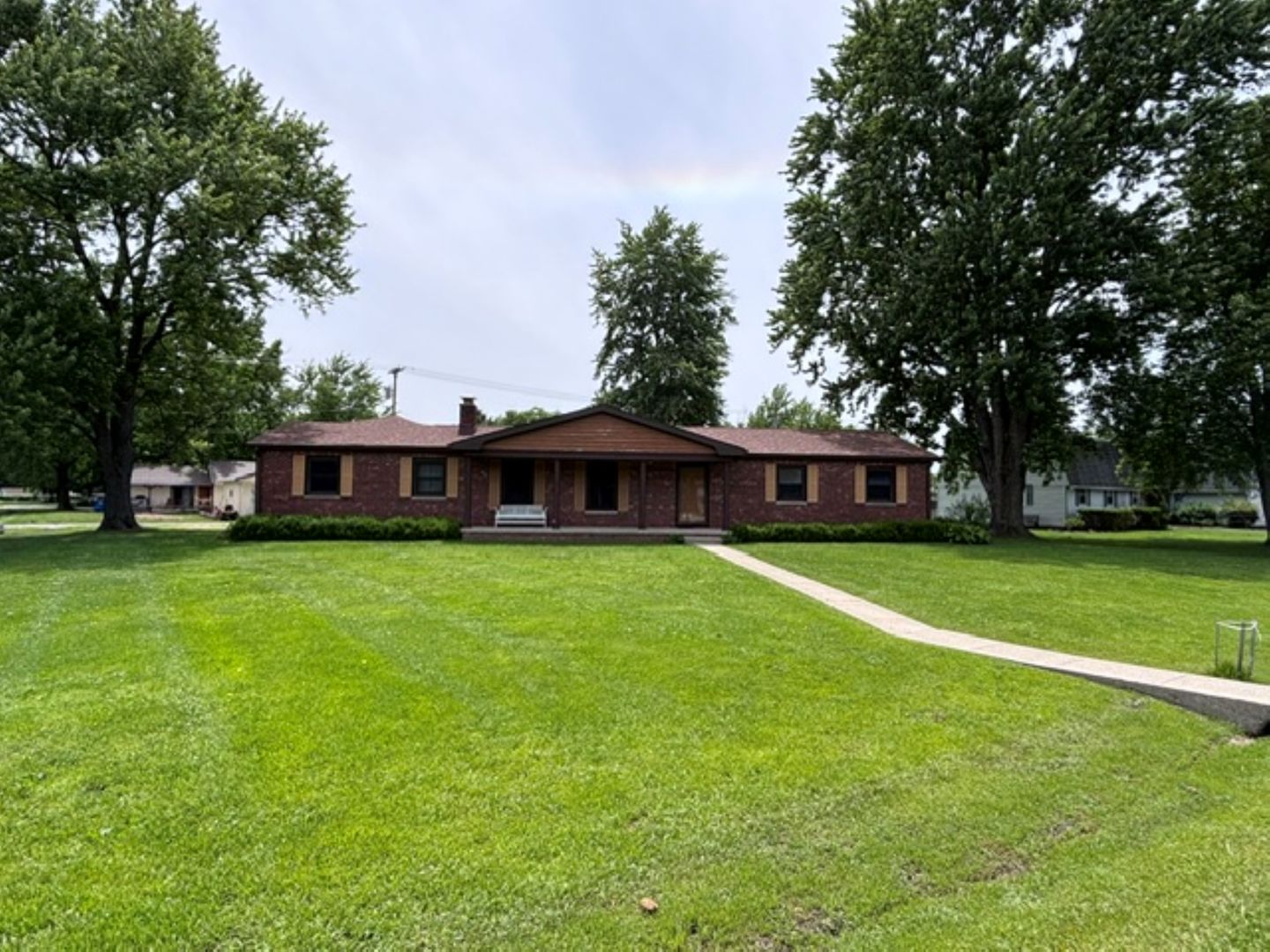 742 Shadwell Street, Flora, IL