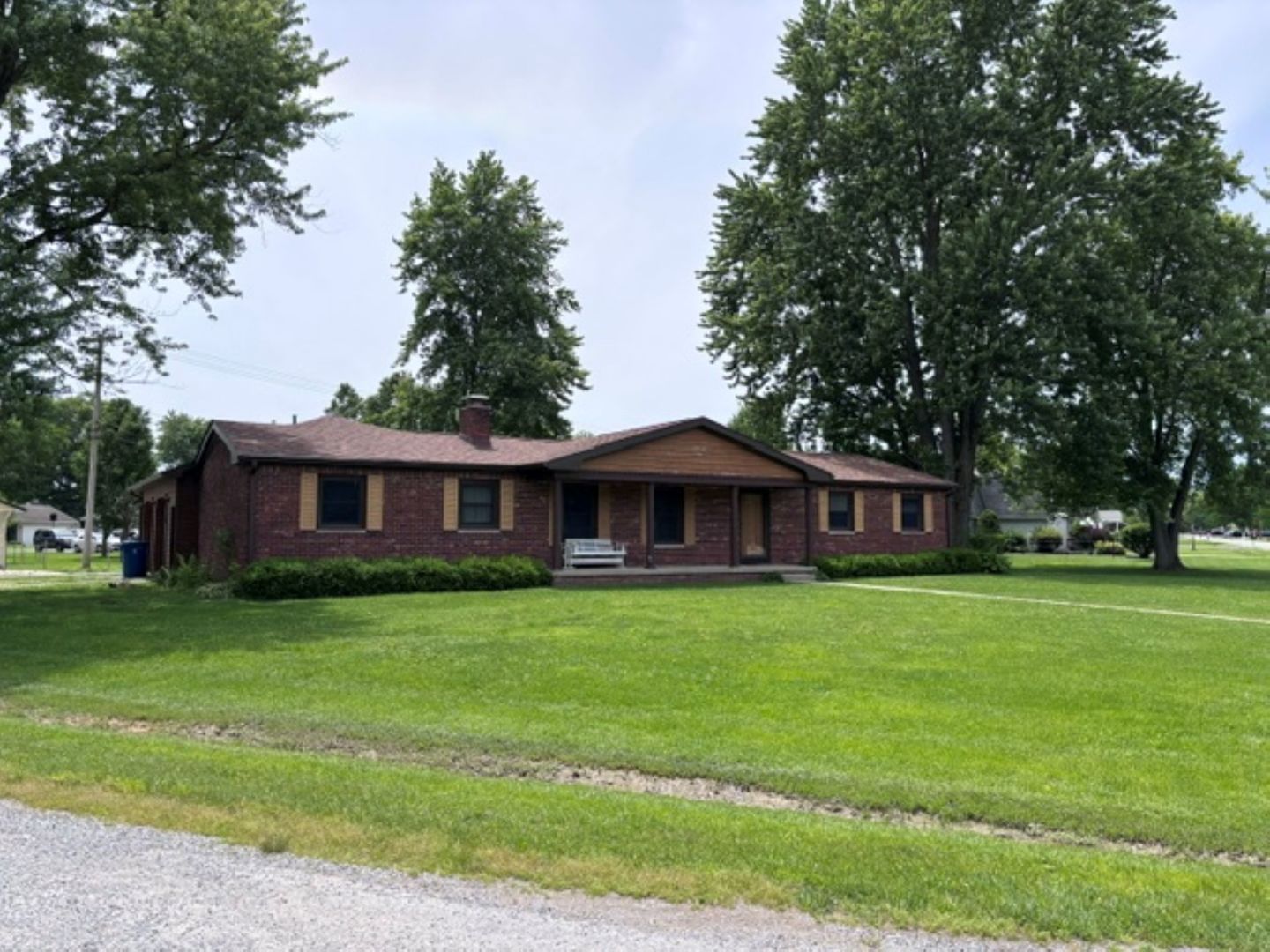 742 Shadwell Street, Flora, IL