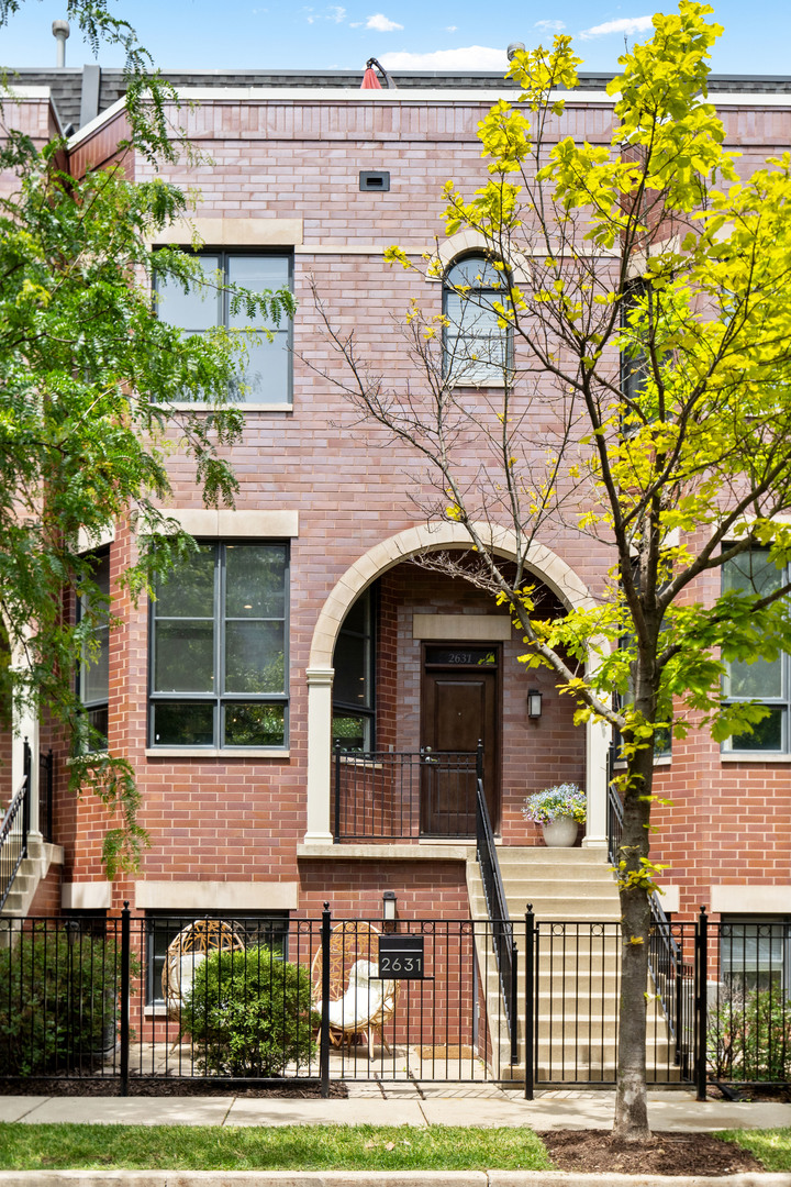 2631 N Hartland Court, Chicago, IL