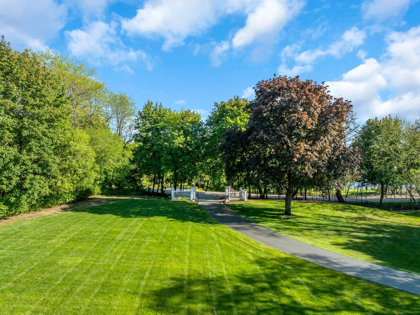 32 Otis Road, Barrington Hills, IL