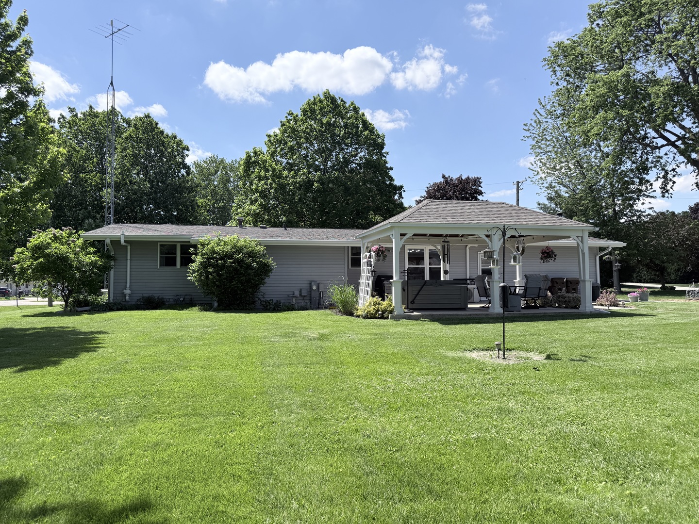 617 S Linn Street, Shannon, IL
