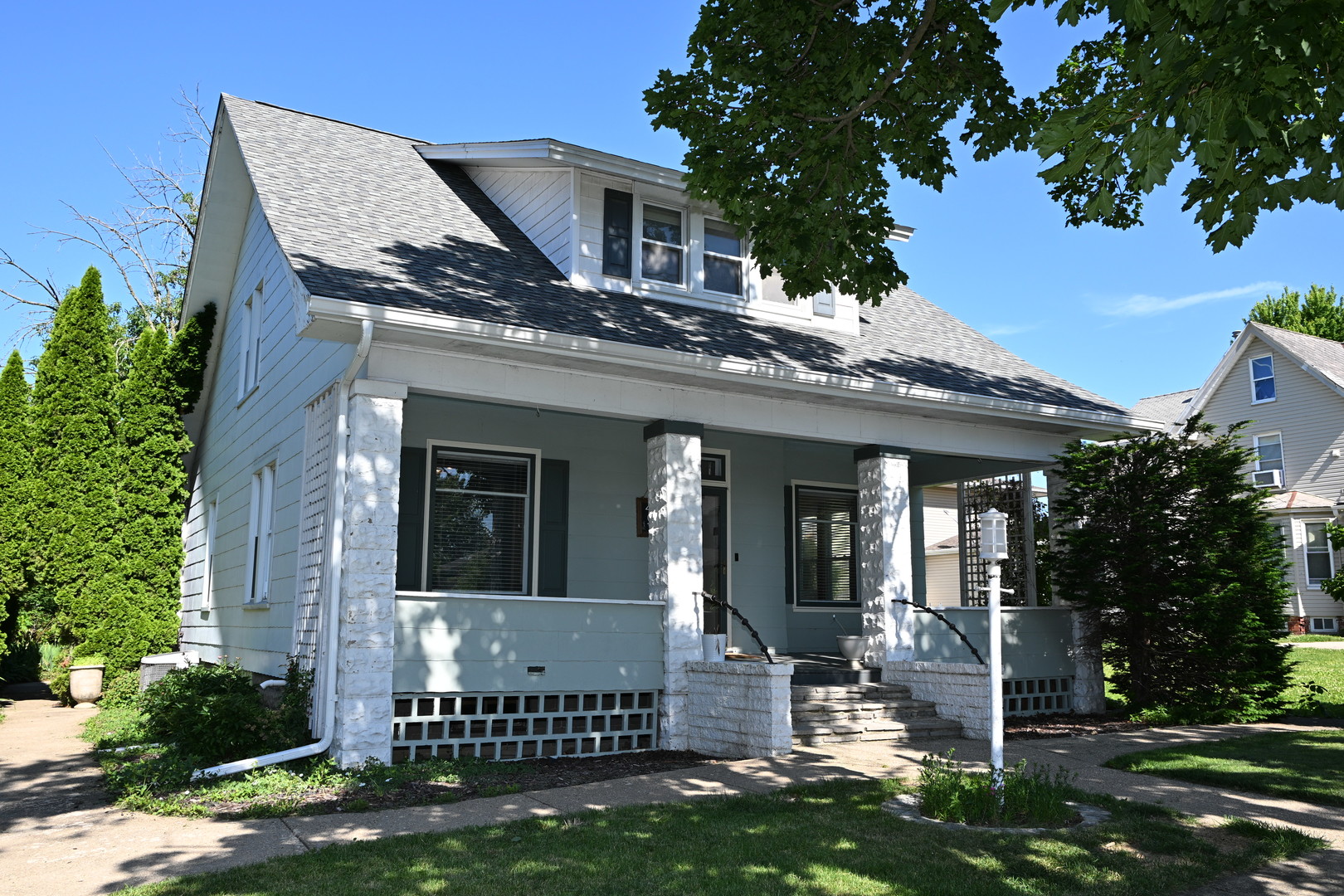 407 N Franklin Street, Roanoke, IL