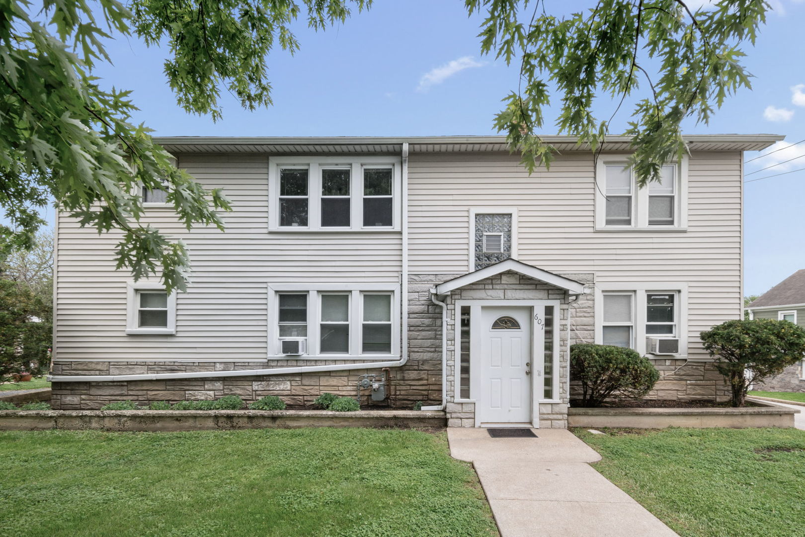 607 Walnut Street, Lemont, IL