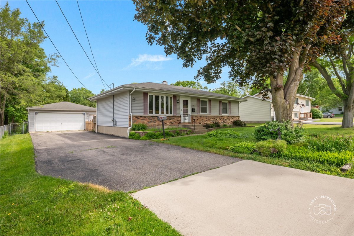 184 Locust Street, South Elgin, IL