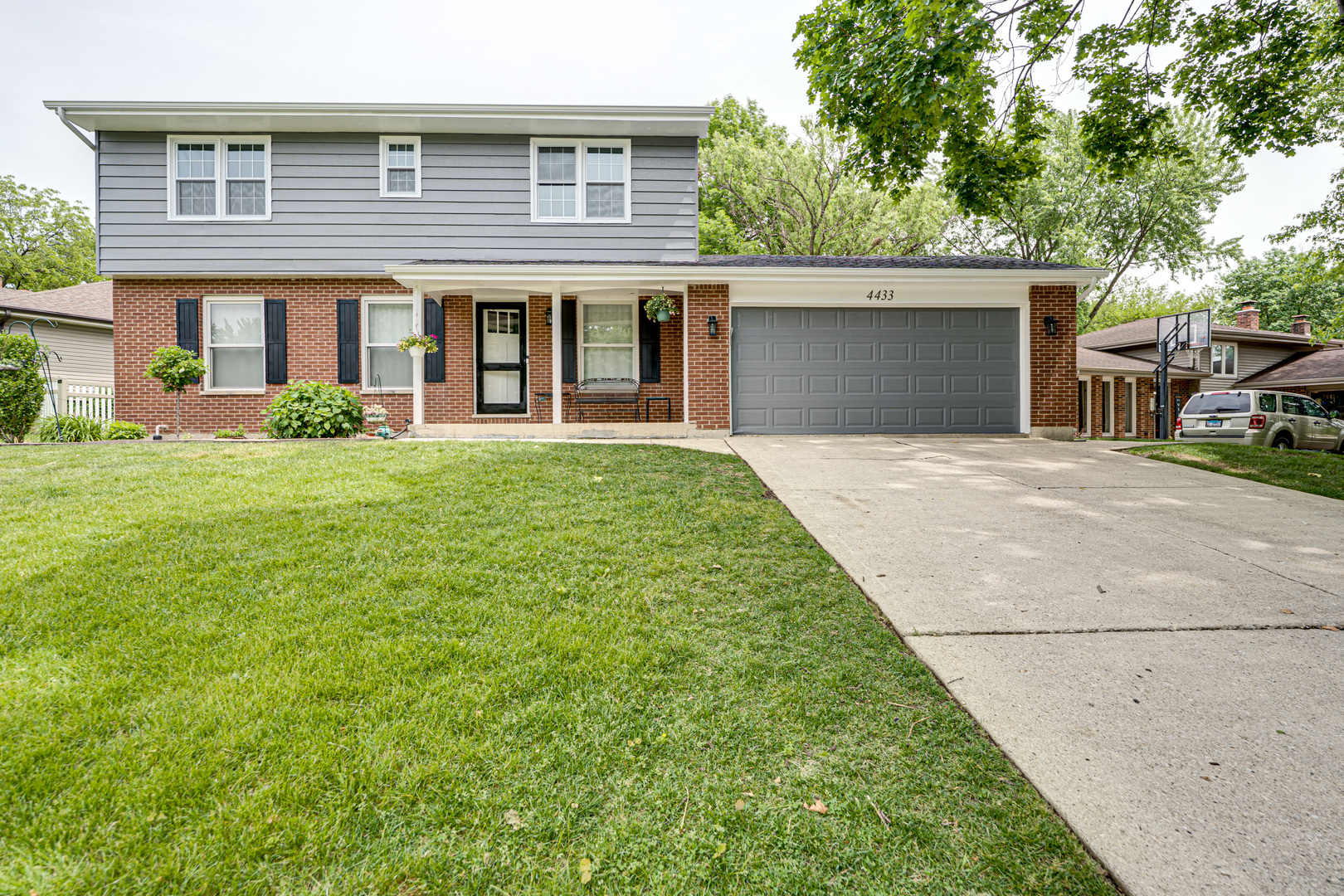 4433 Normandy Drive, Lisle, IL