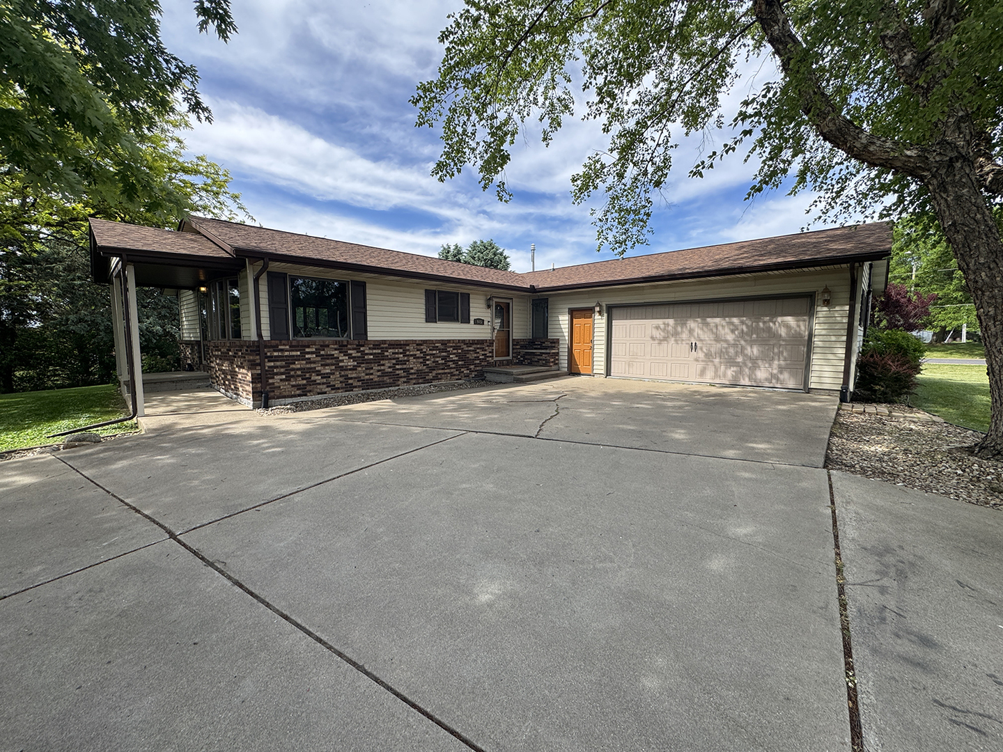 945 Sunset Drive, Milledgeville, IL