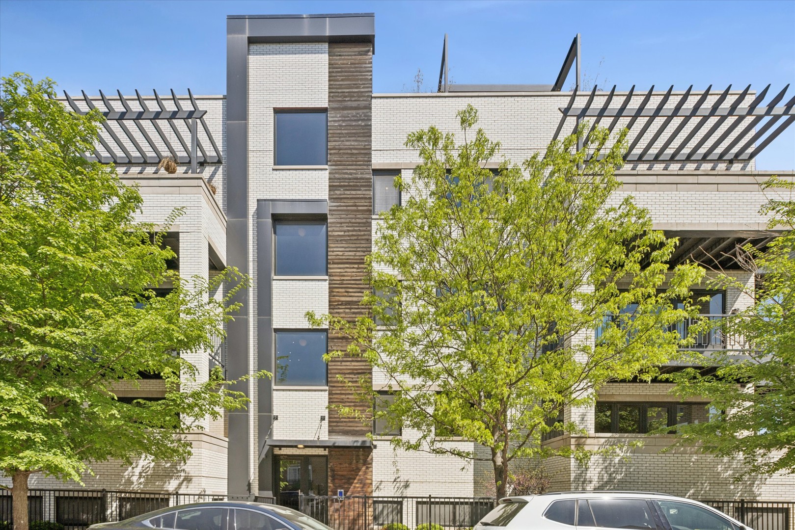 1334 W WALTON Street #2W, Chicago, IL