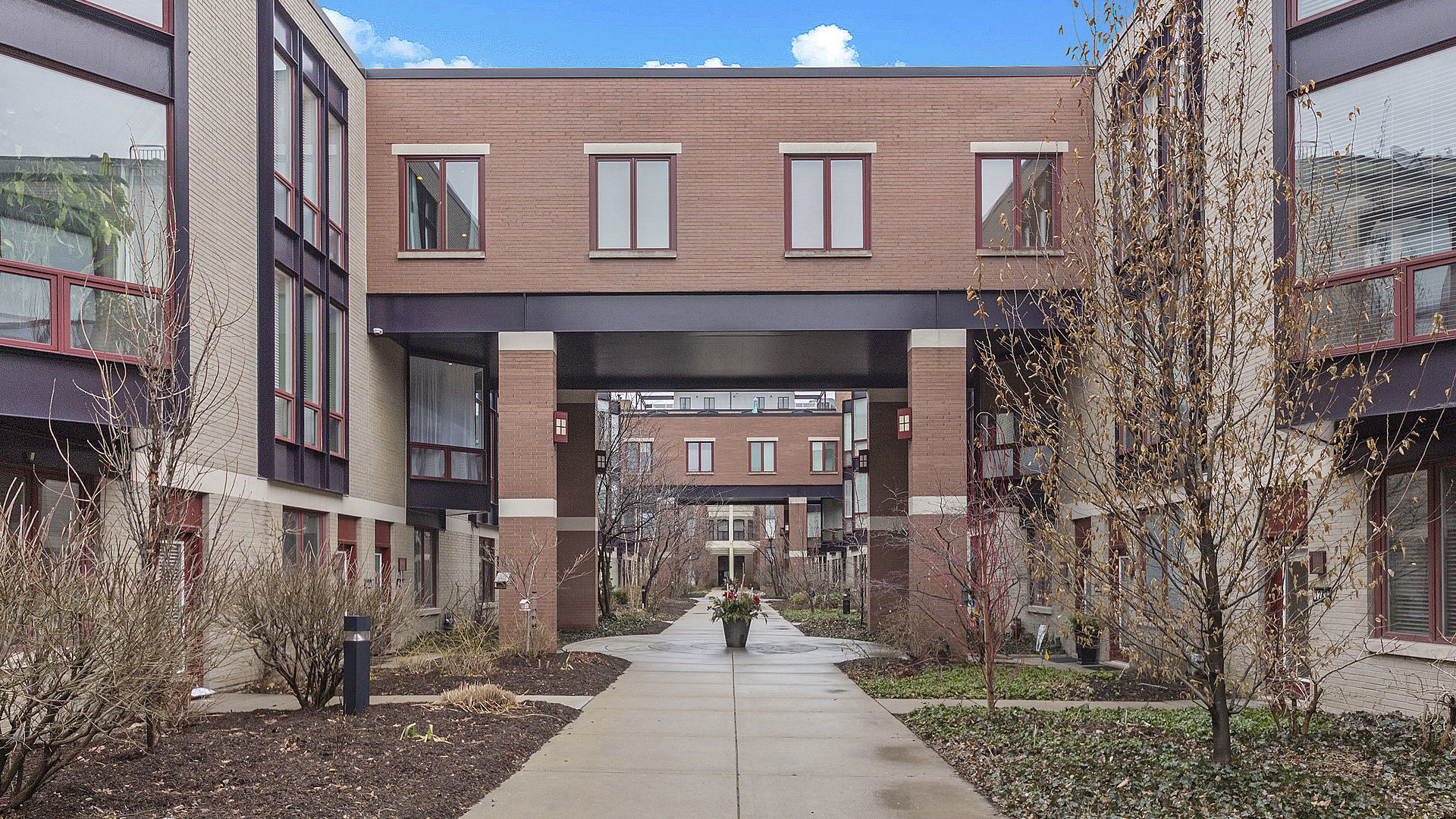 1244 W Cottage Place, Chicago, IL