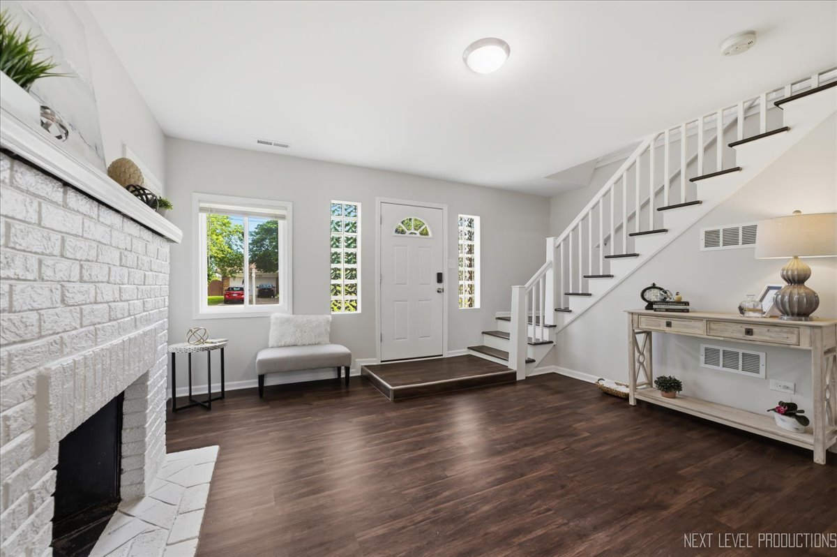 10155 Ivanhoe Avenue, Schiller Park, IL