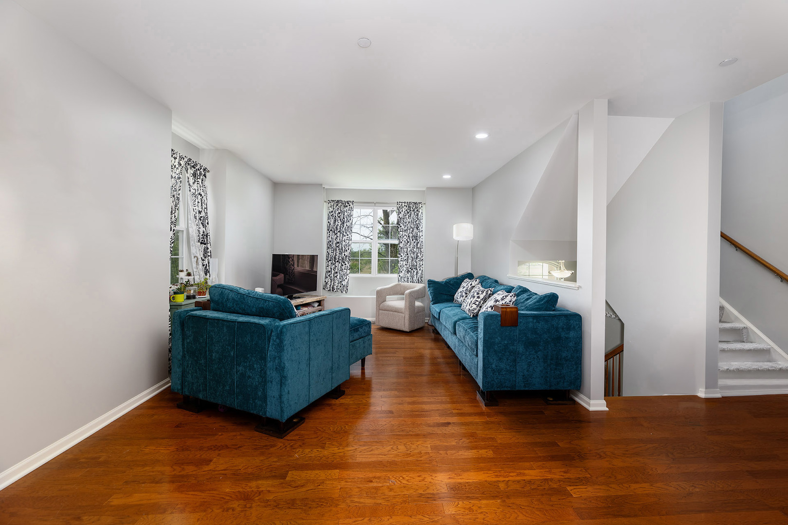 208 Prairie Court, Morton Grove, IL