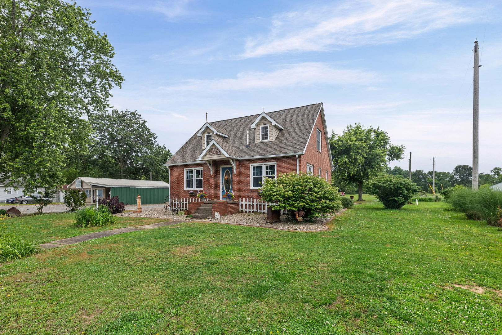 1095 W Robinson Street, Wayne City, IL