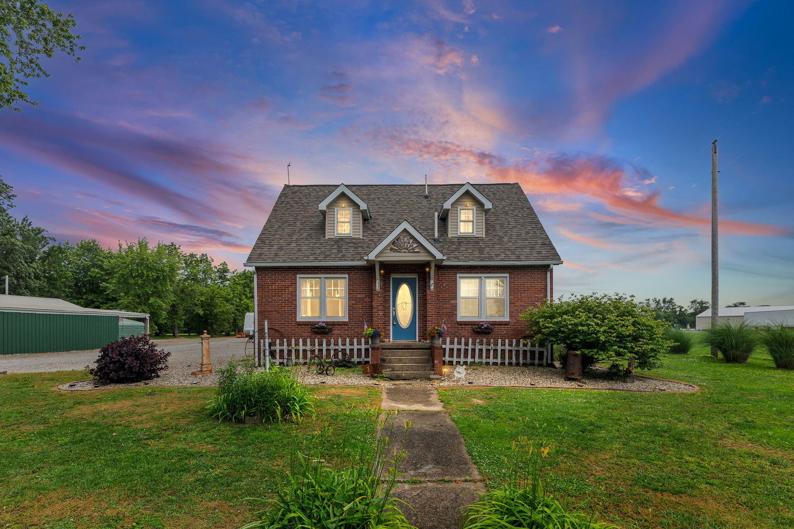 1095 W Robinson Street, Wayne City, IL