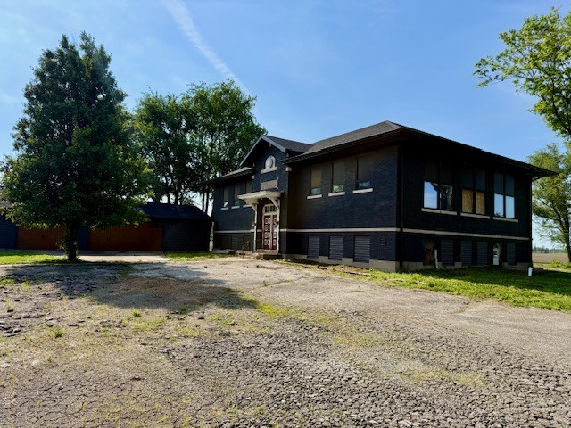 108 W Chestnut Street, Bondville, IL