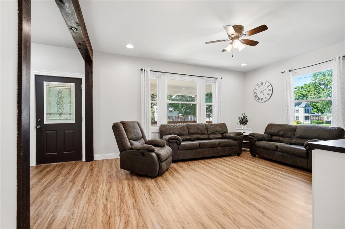 204 E Third Street, El Paso, IL