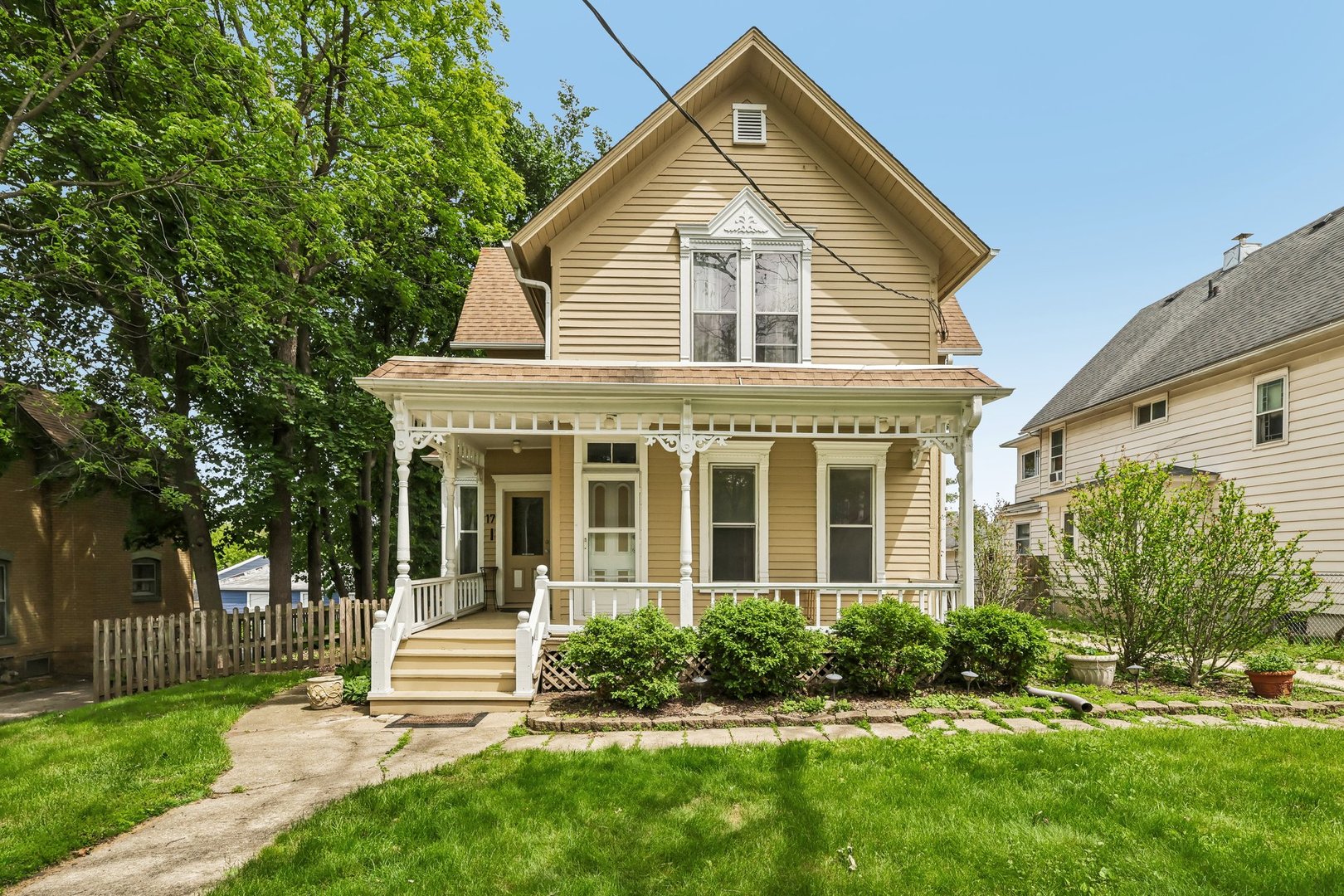 17 S Liberty Street, Elgin, IL
