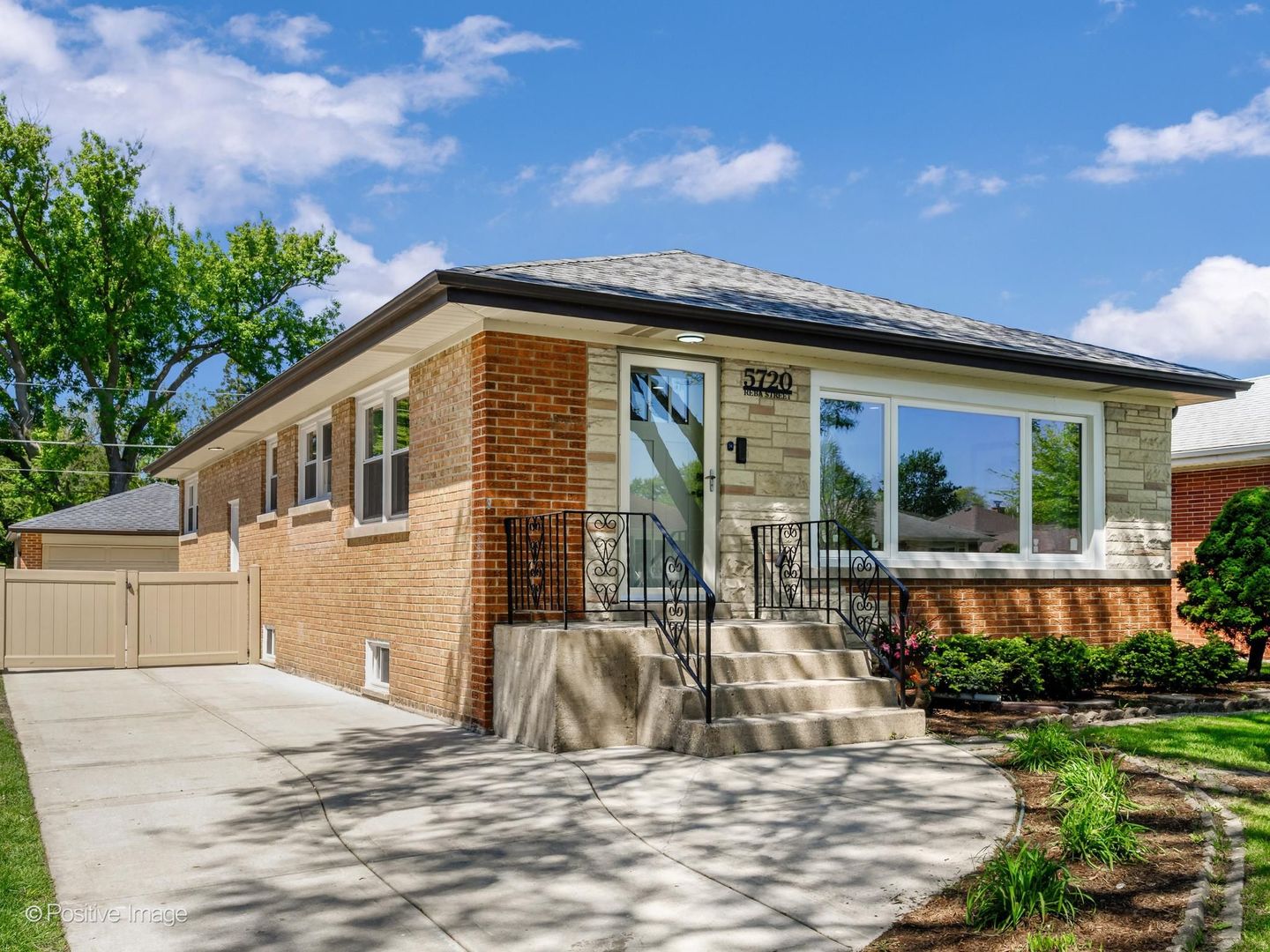 5720 Reba Street, Morton Grove, IL