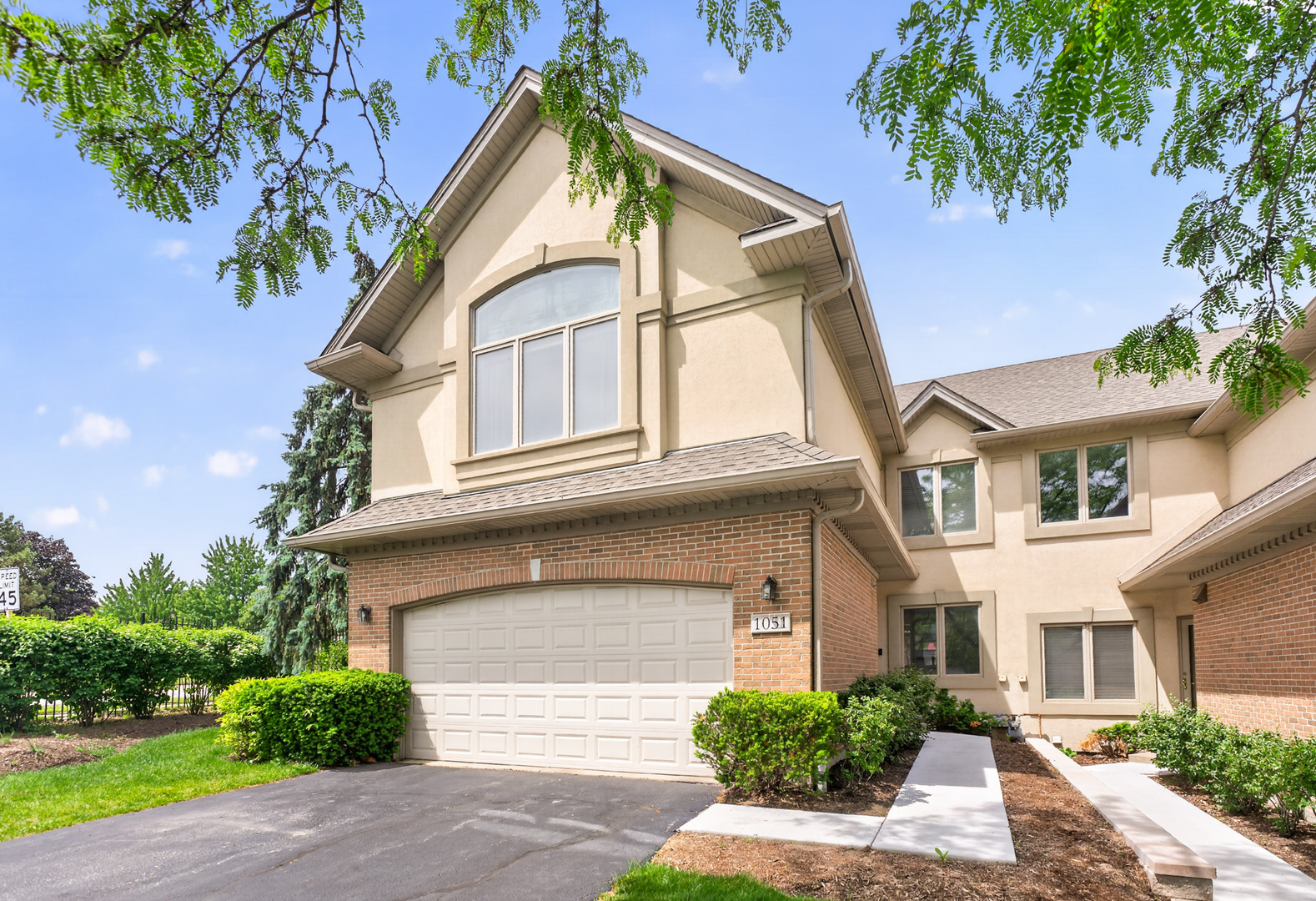 1051 W Sutton Court, Palatine, IL