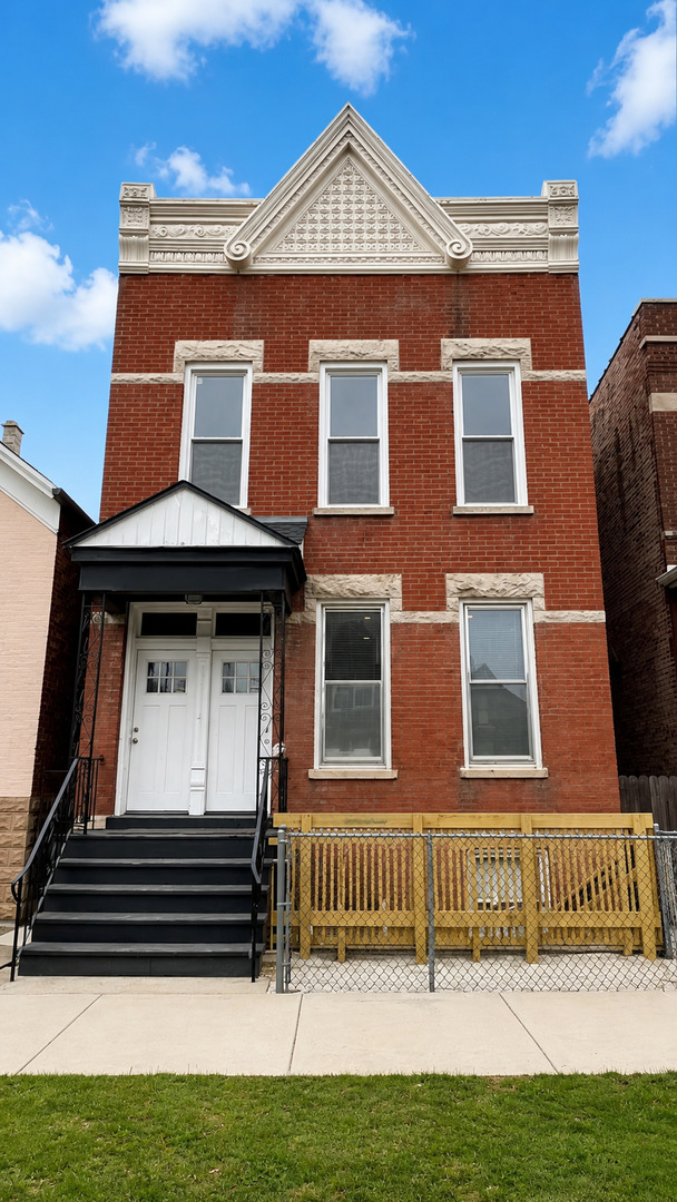3621 S Winchester Avenue #2F, Chicago, IL