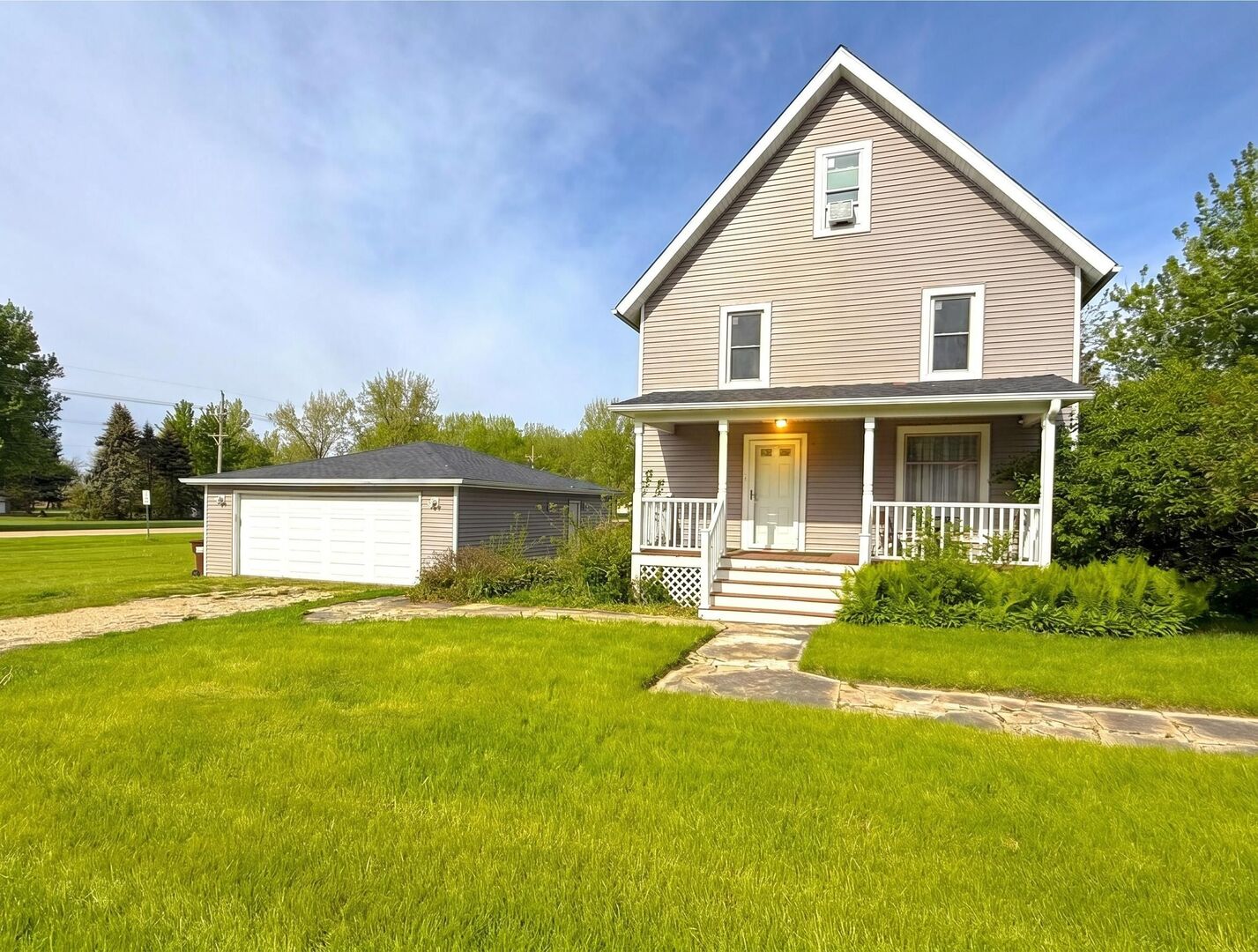 240 Maple Street, Paw Paw, IL