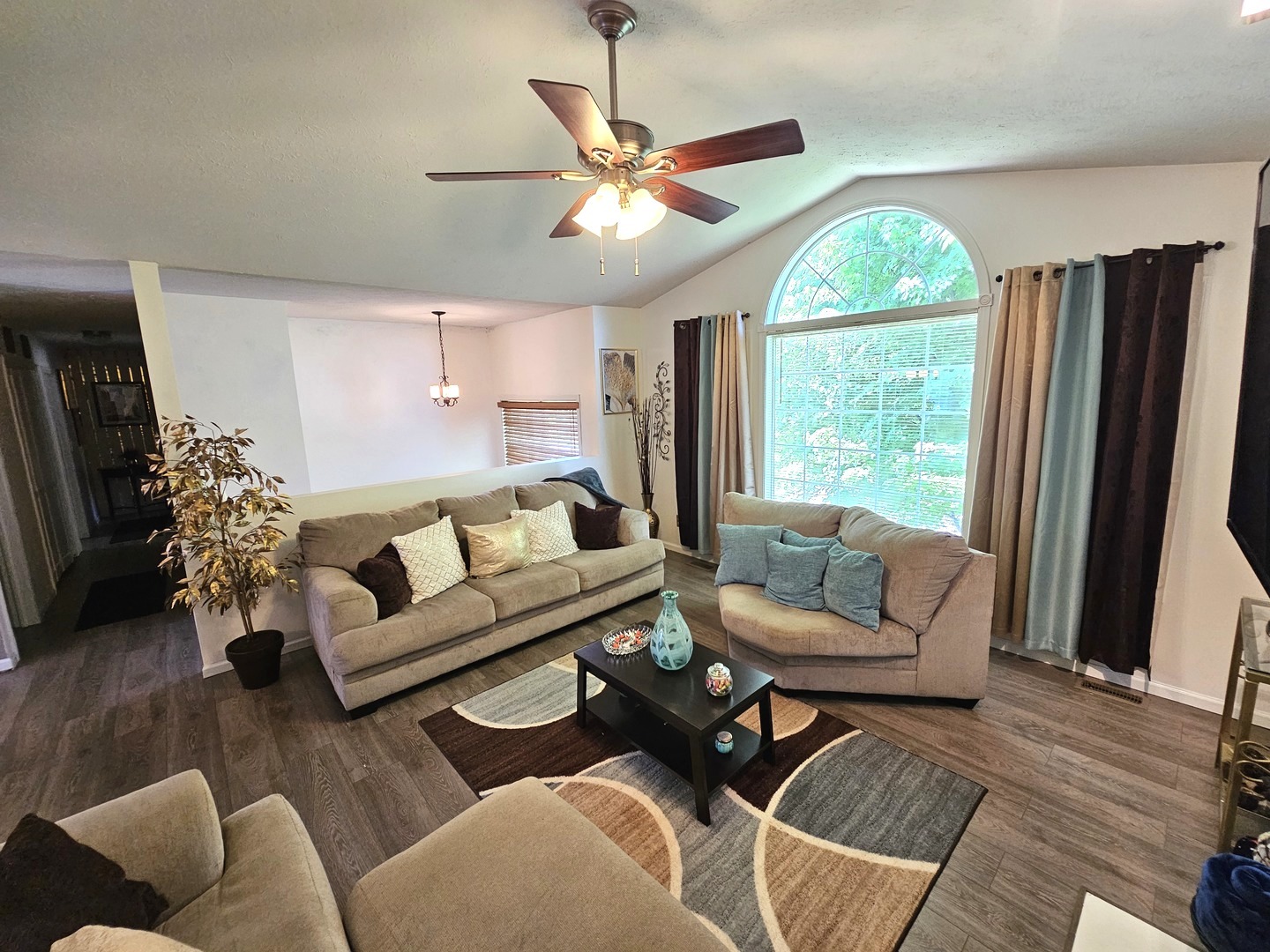 407 Staffordshire Drive, Poplar Grove, IL