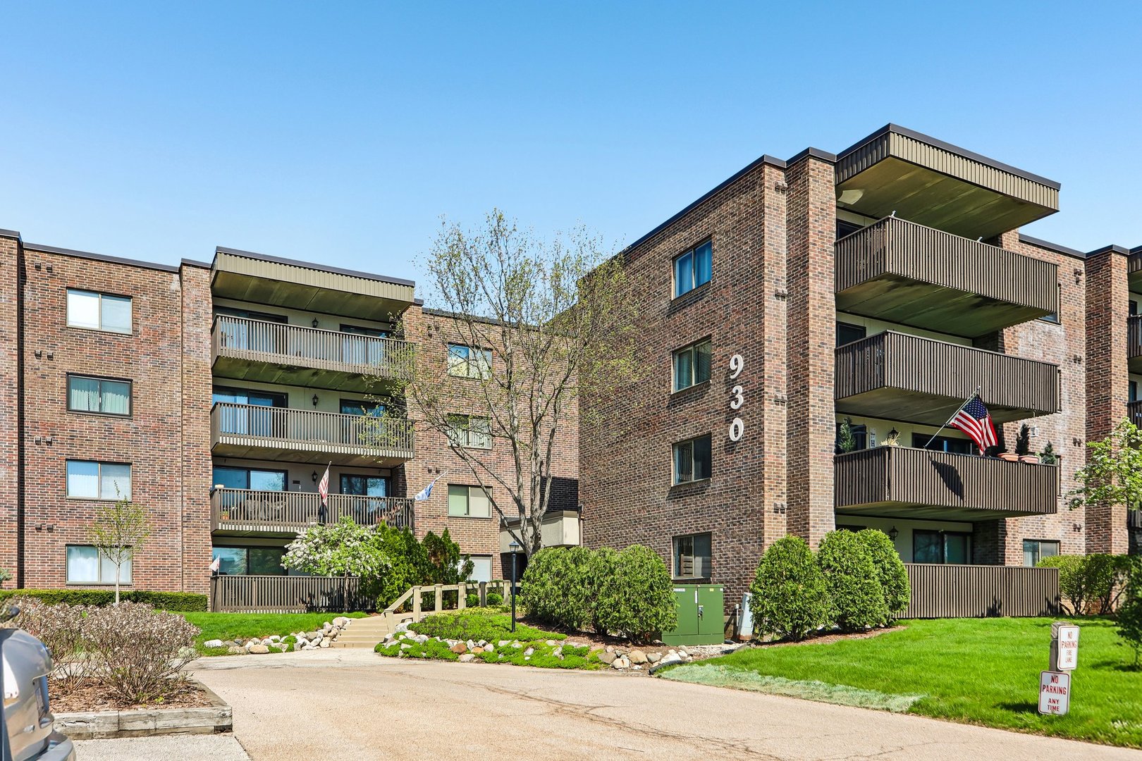 930 TAYLOR Drive #104, Gurnee, IL