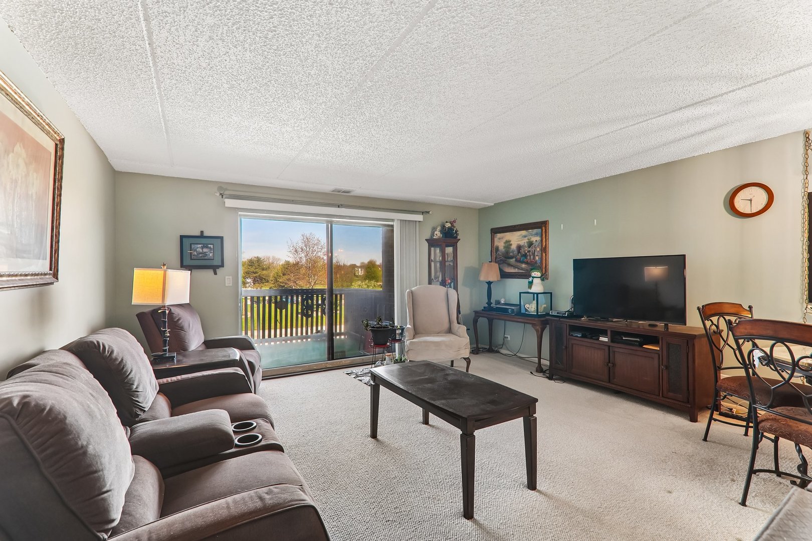 930 TAYLOR Drive #104, Gurnee, IL